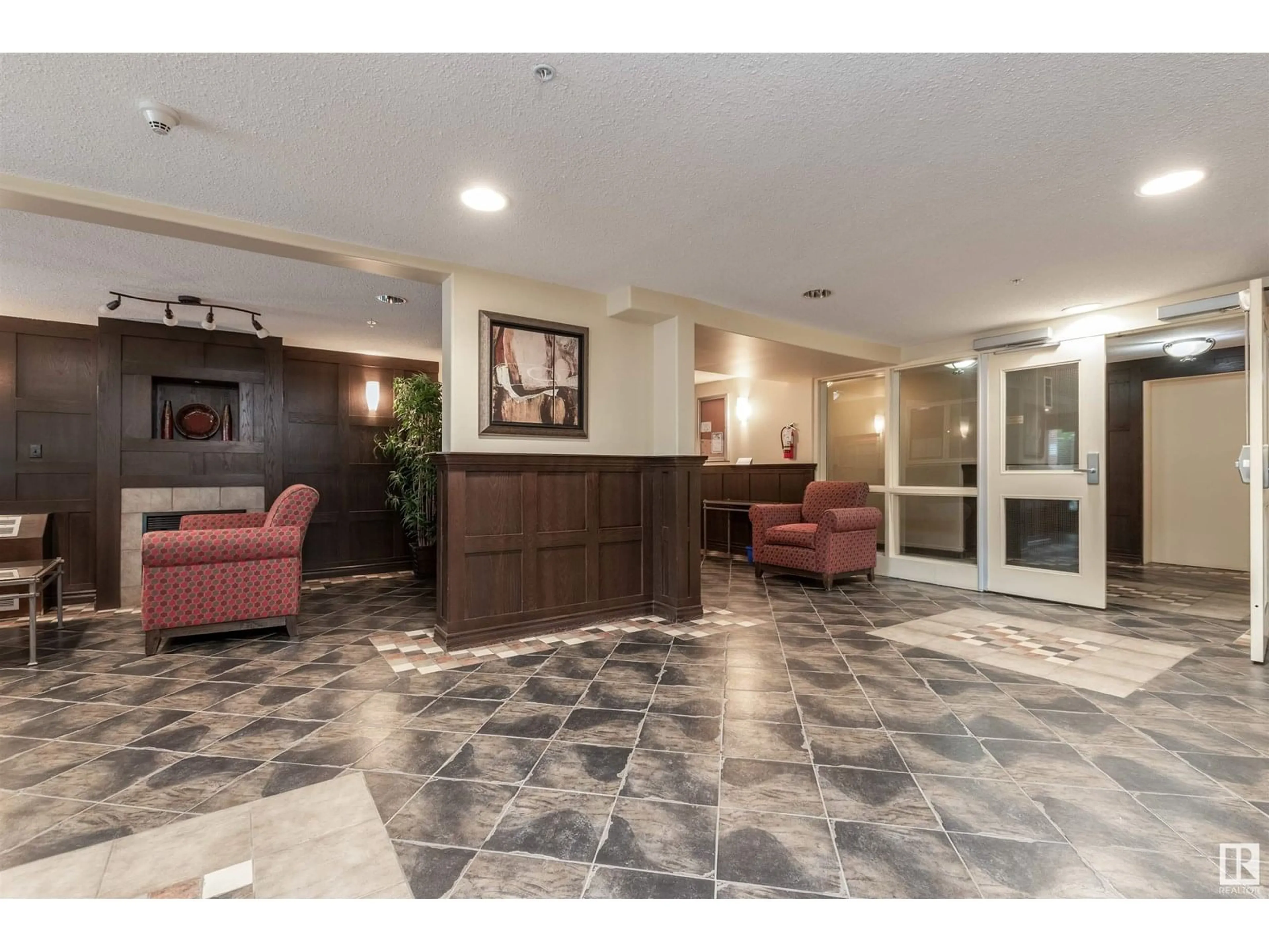 Lobby for #107 - 7510 89 ST, Edmonton Alberta T6C0X5