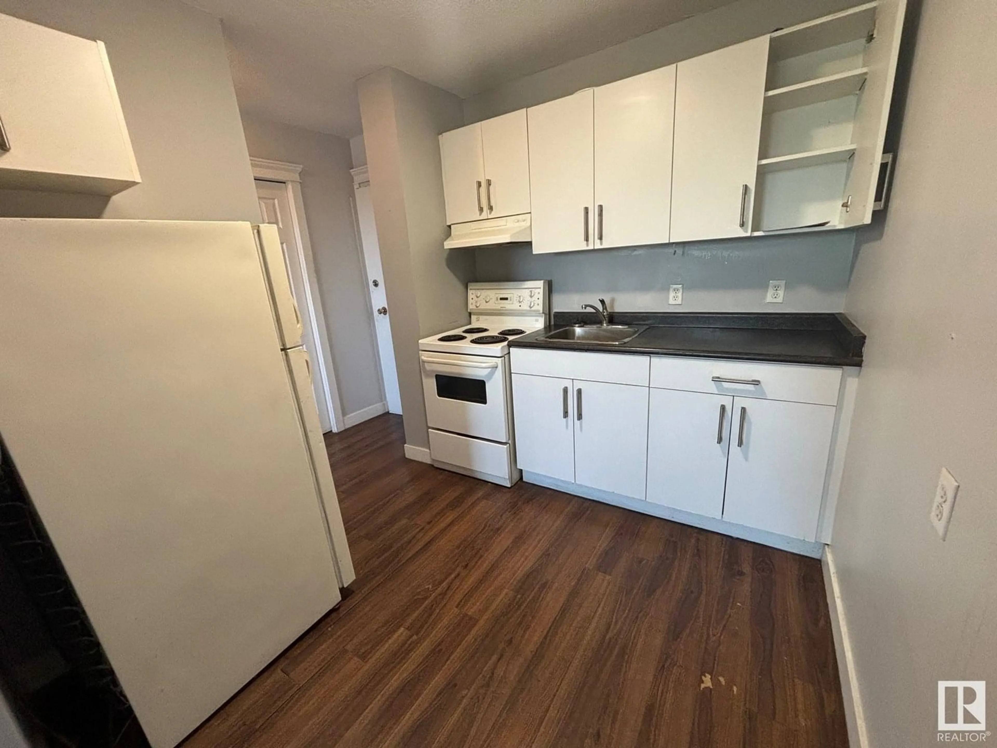 Standard kitchen, wood/laminate floor for 43 - 13435 97 ST NW, Edmonton Alberta T5E4C8