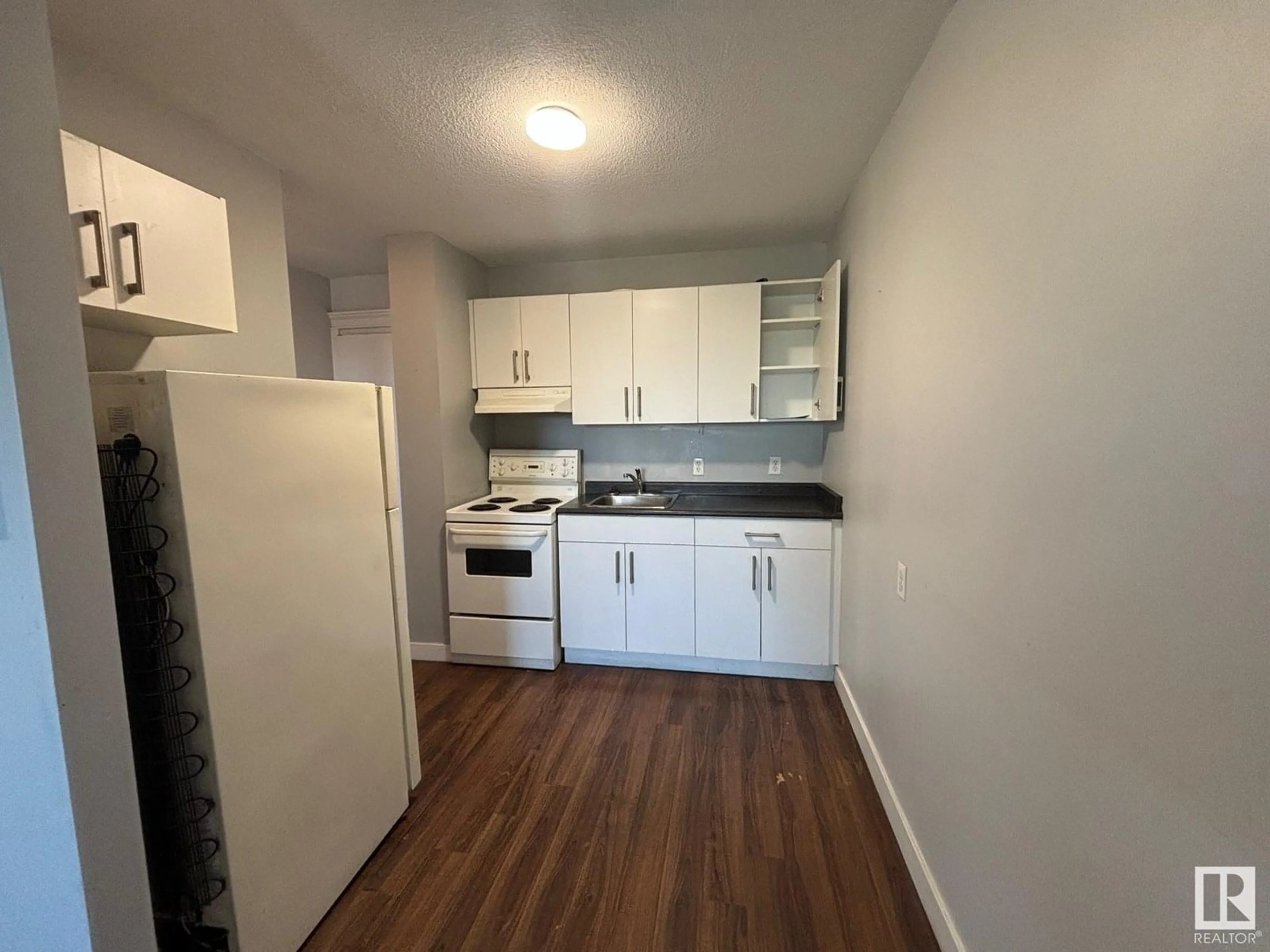 Standard kitchen, wood/laminate floor for 43 - 13435 97 ST NW, Edmonton Alberta T5E4C8