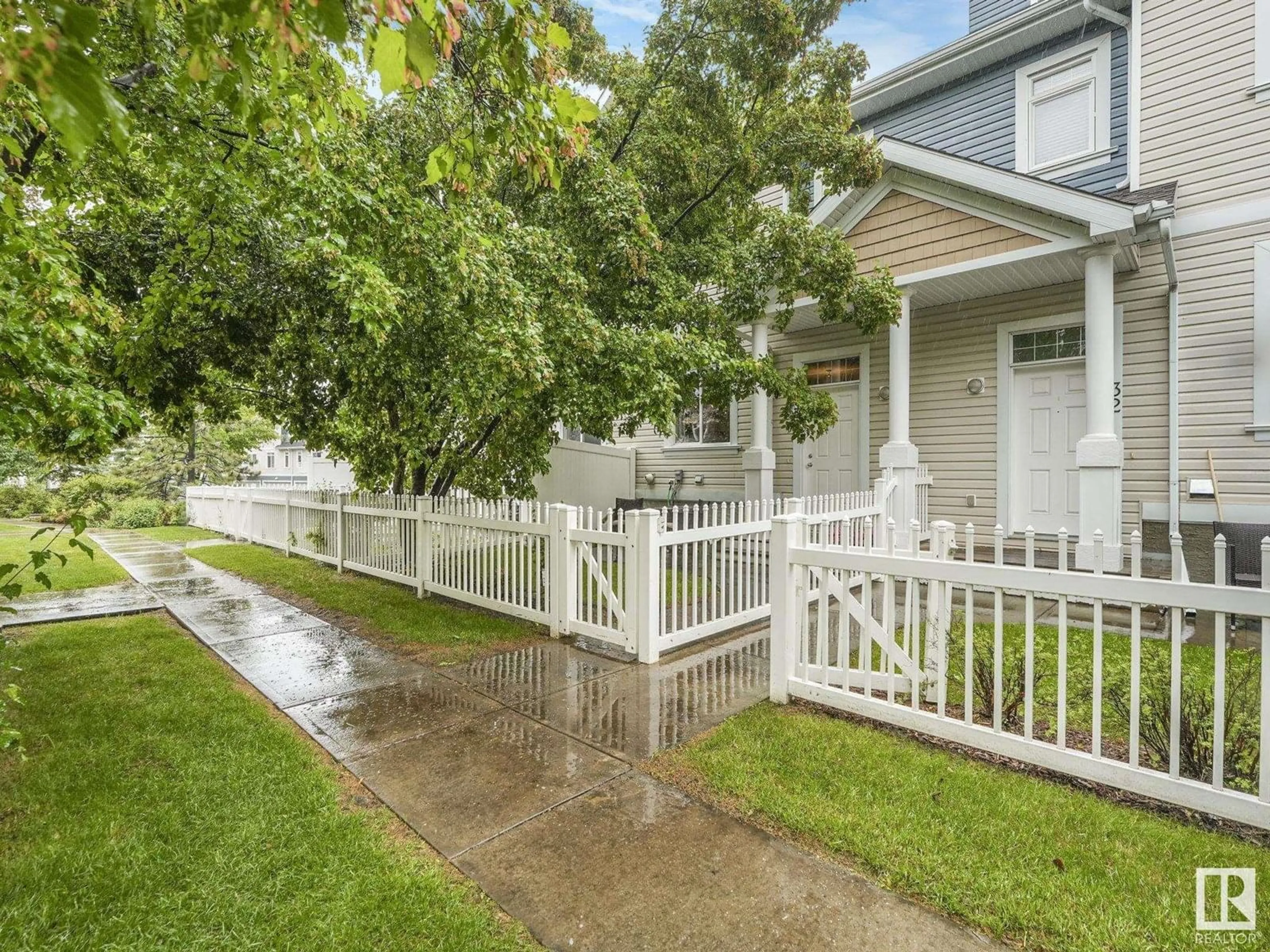 Home with vinyl exterior material, street for #33 - 1804 70 ST, Edmonton Alberta T6H0H4