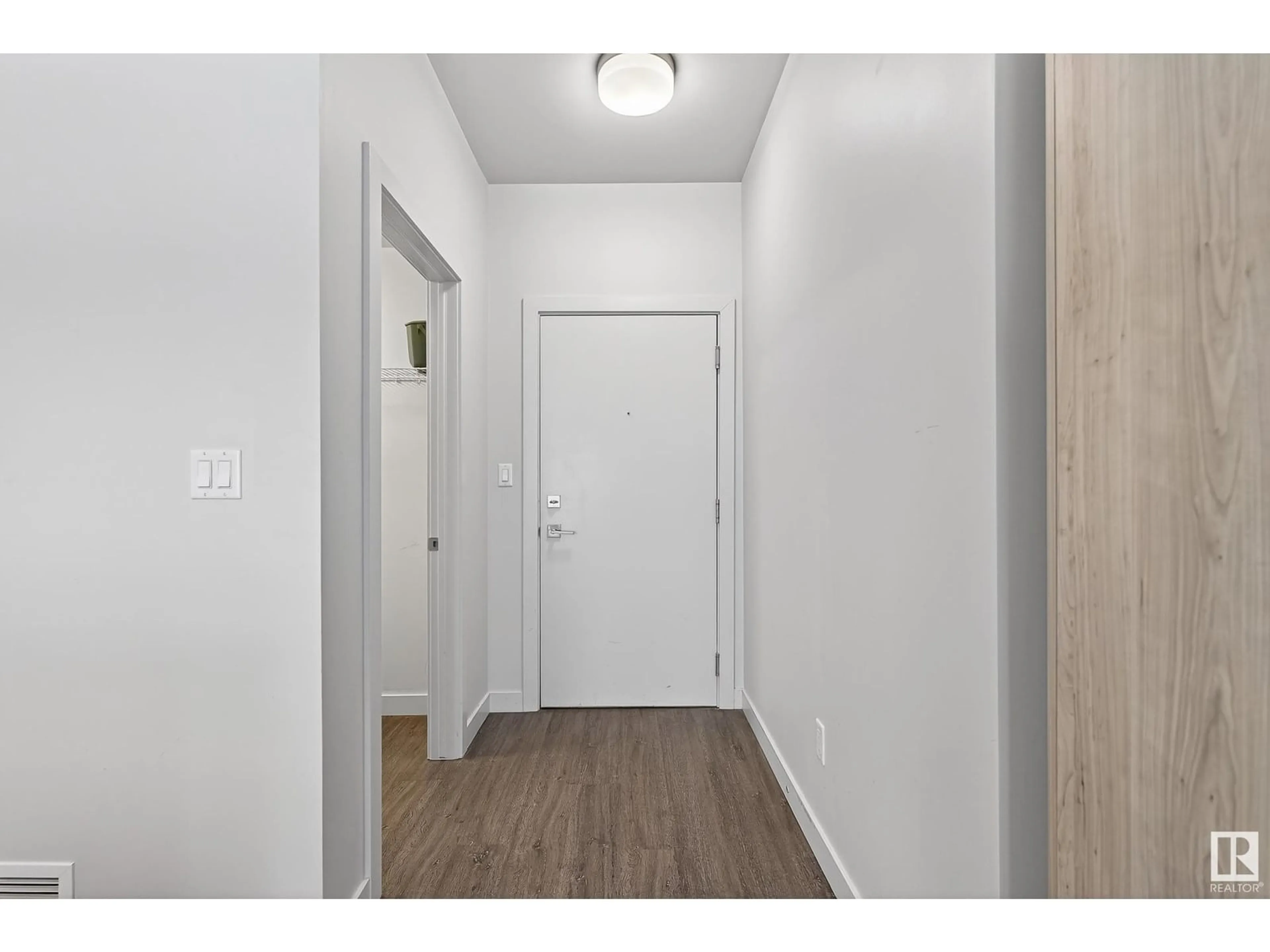 Indoor entryway for #102 - 10837 83 AV, Edmonton Alberta T6E2E6