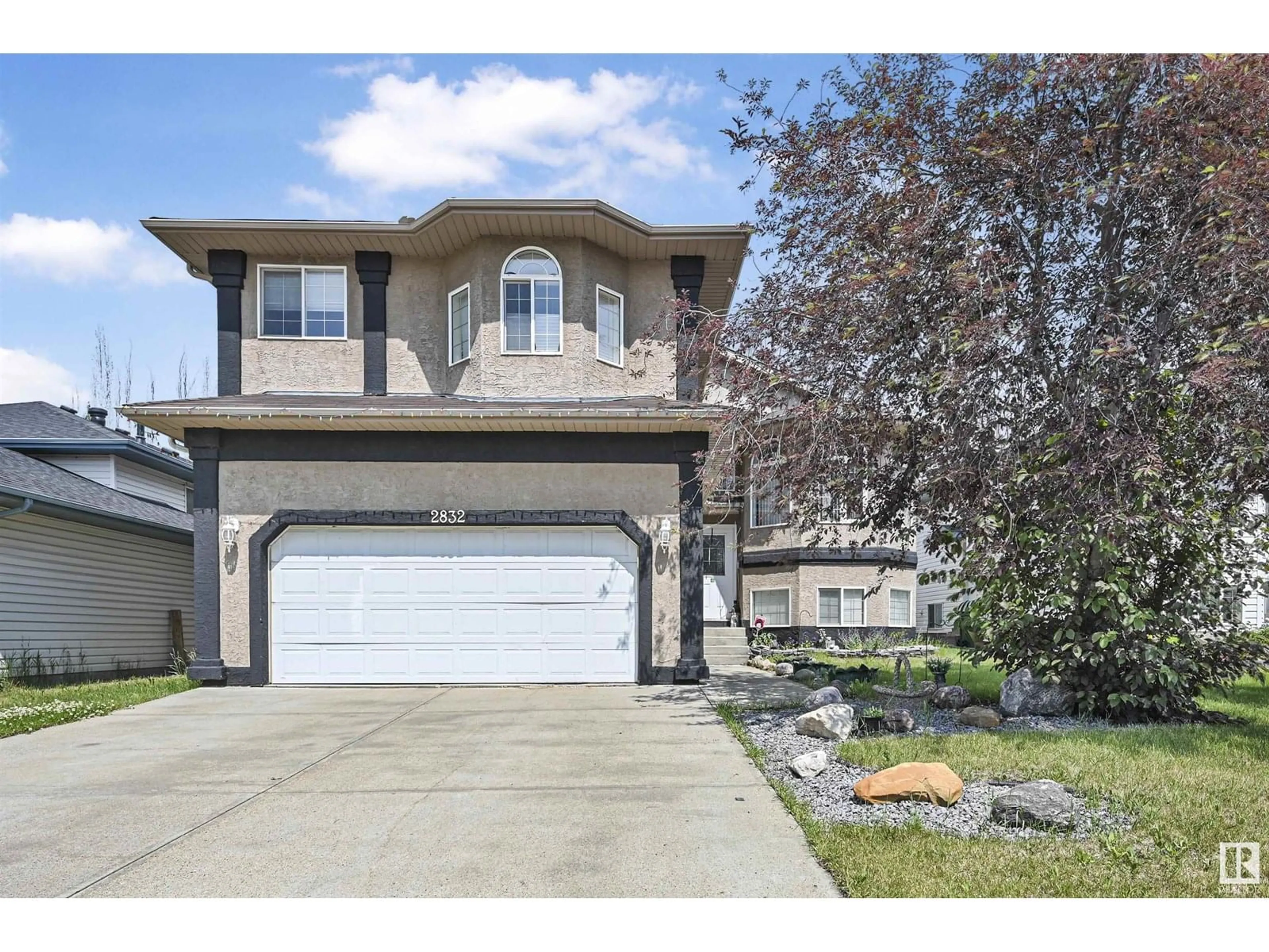 Home with vinyl exterior material, street for NW - 2832 36B AV, Edmonton Alberta T6T1N4