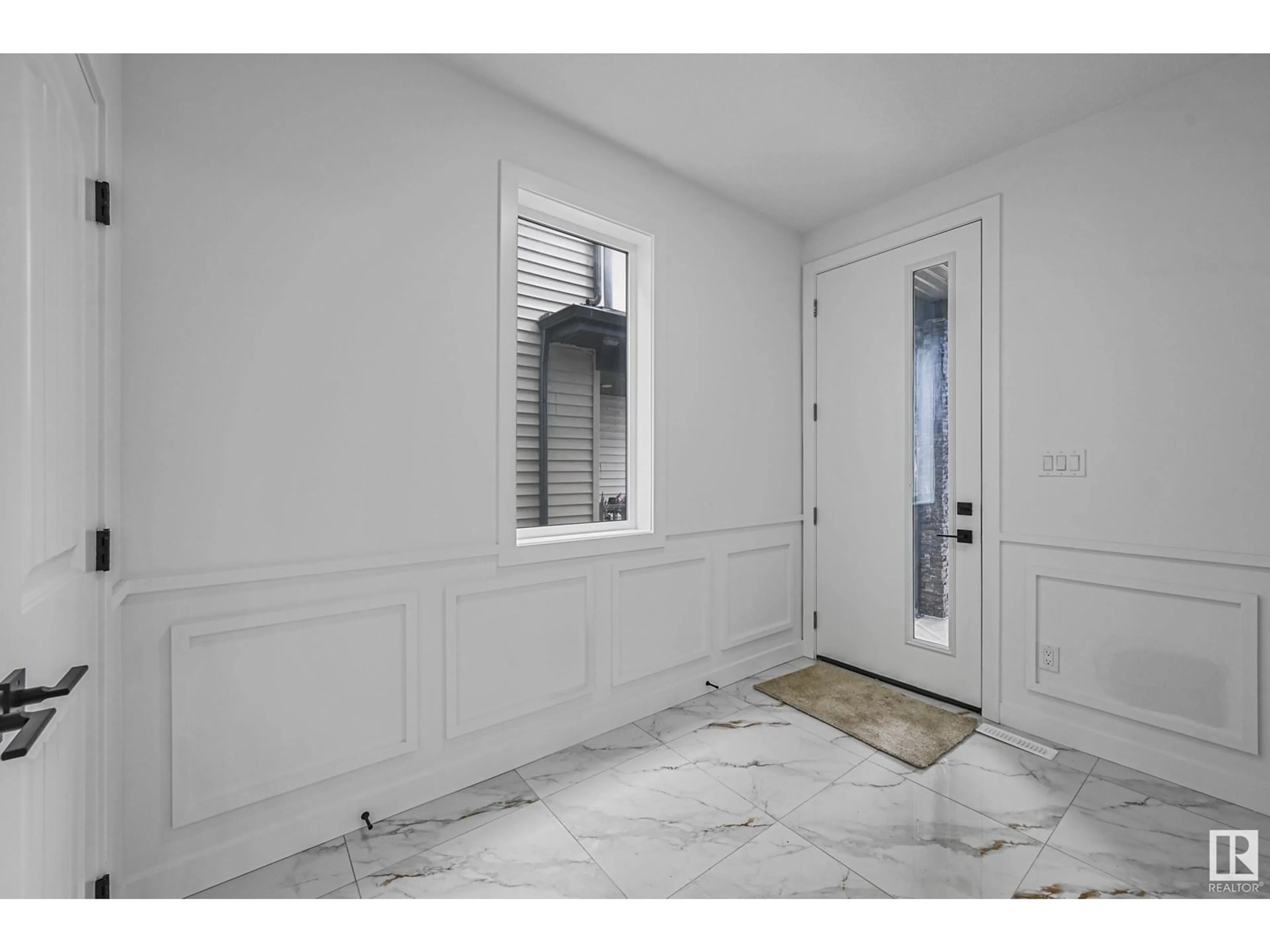 Indoor entryway for NW - 9232 183 AV, Edmonton Alberta T5Z0S6