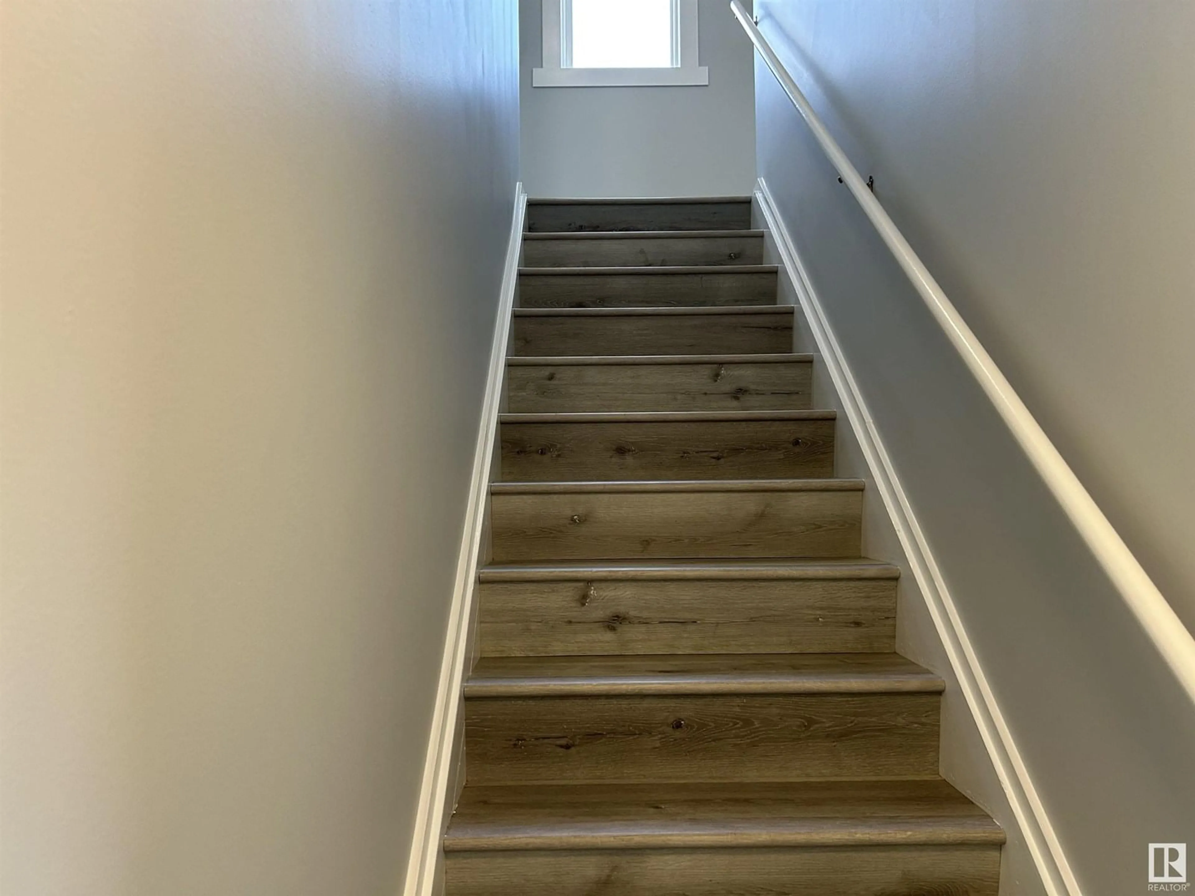 Stairs for 16318 88 AV, Edmonton Alberta T5R4M7