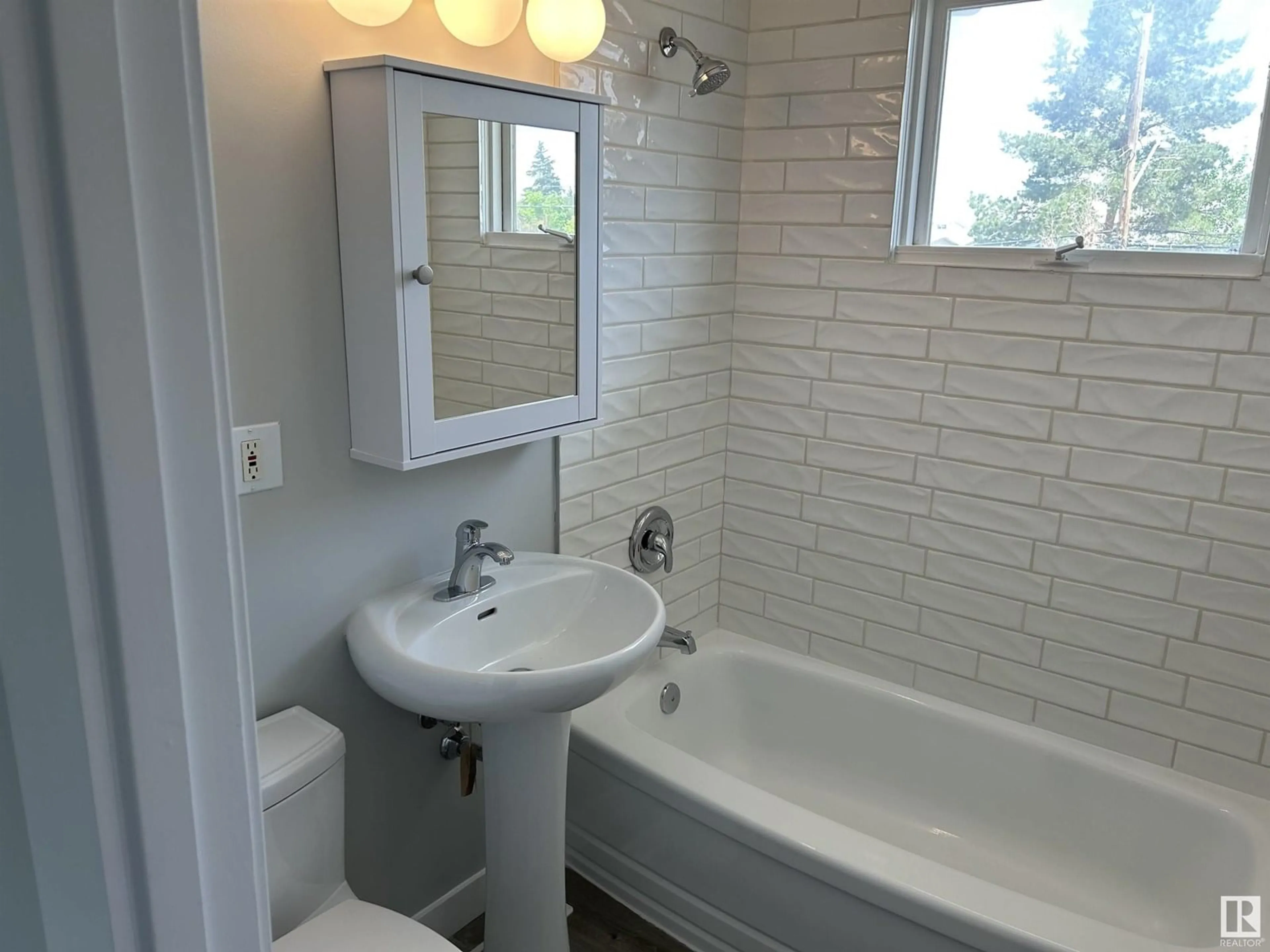 Standard bathroom, ceramic/tile floor for 16318 88 AV, Edmonton Alberta T5R4M7
