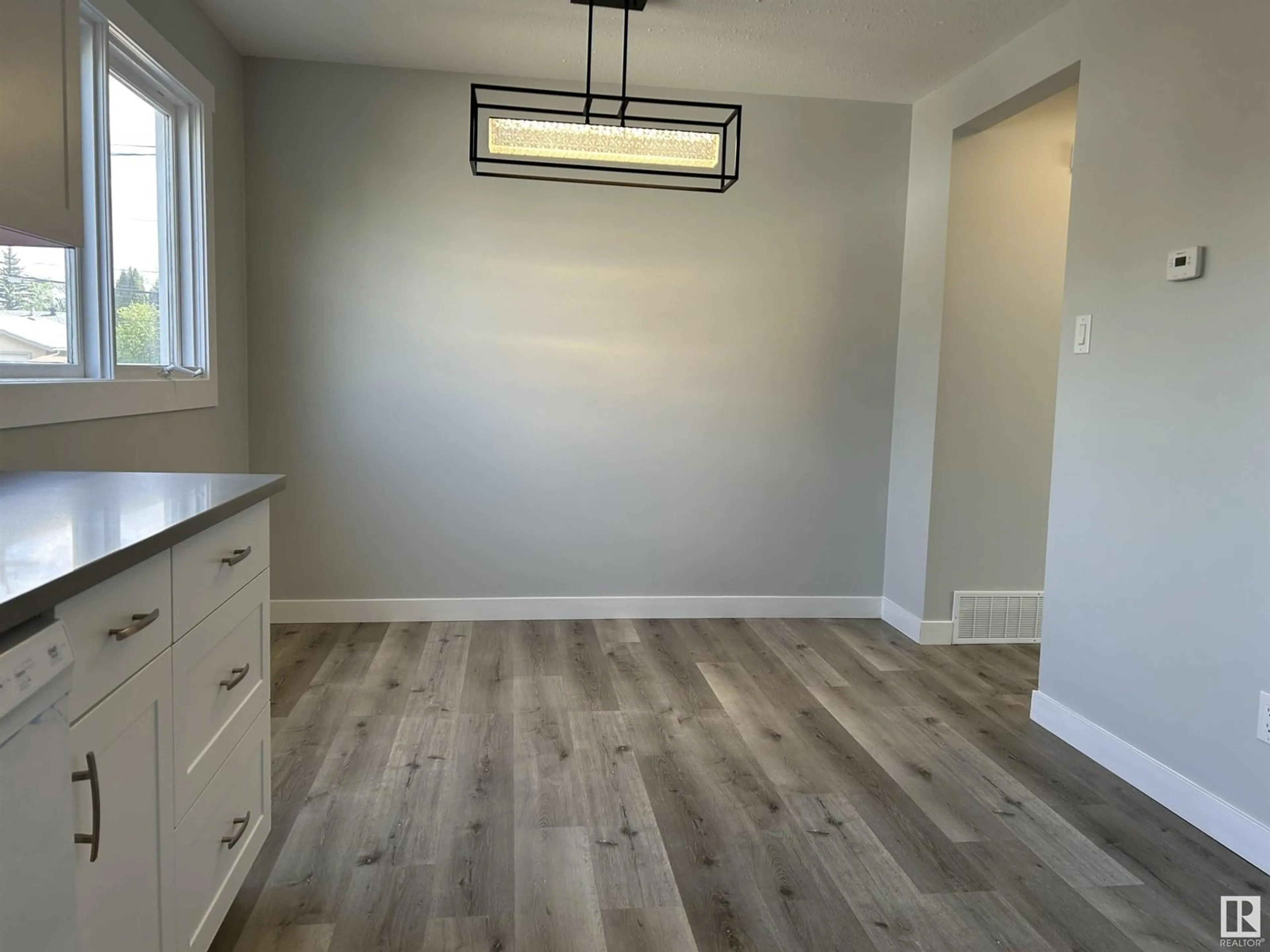 A pic of a room for 16318 88 AV, Edmonton Alberta T5R4M7