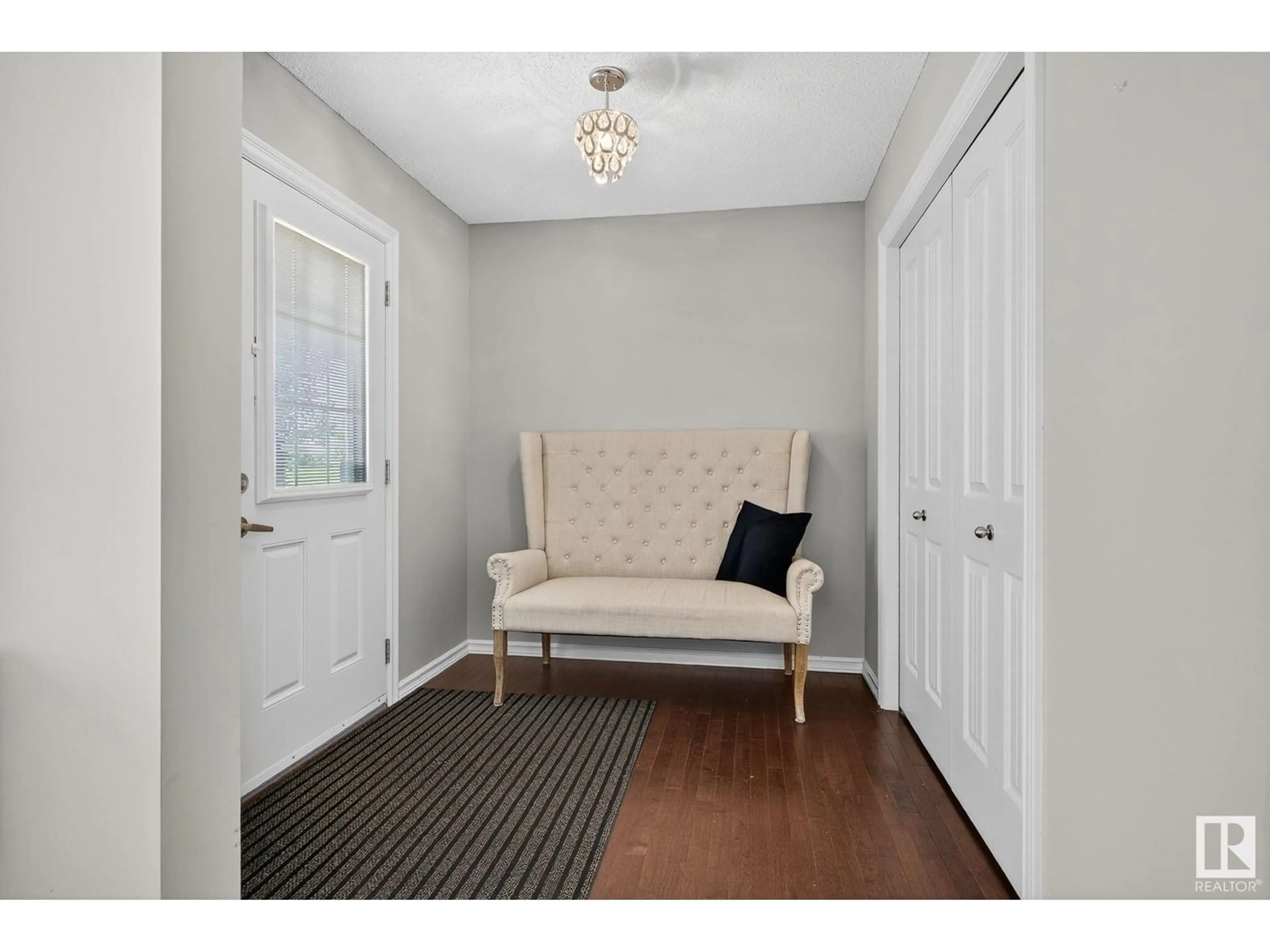 Indoor entryway for 7131 SOUTH TERWILLEGAR DR, Edmonton Alberta T6R0R5