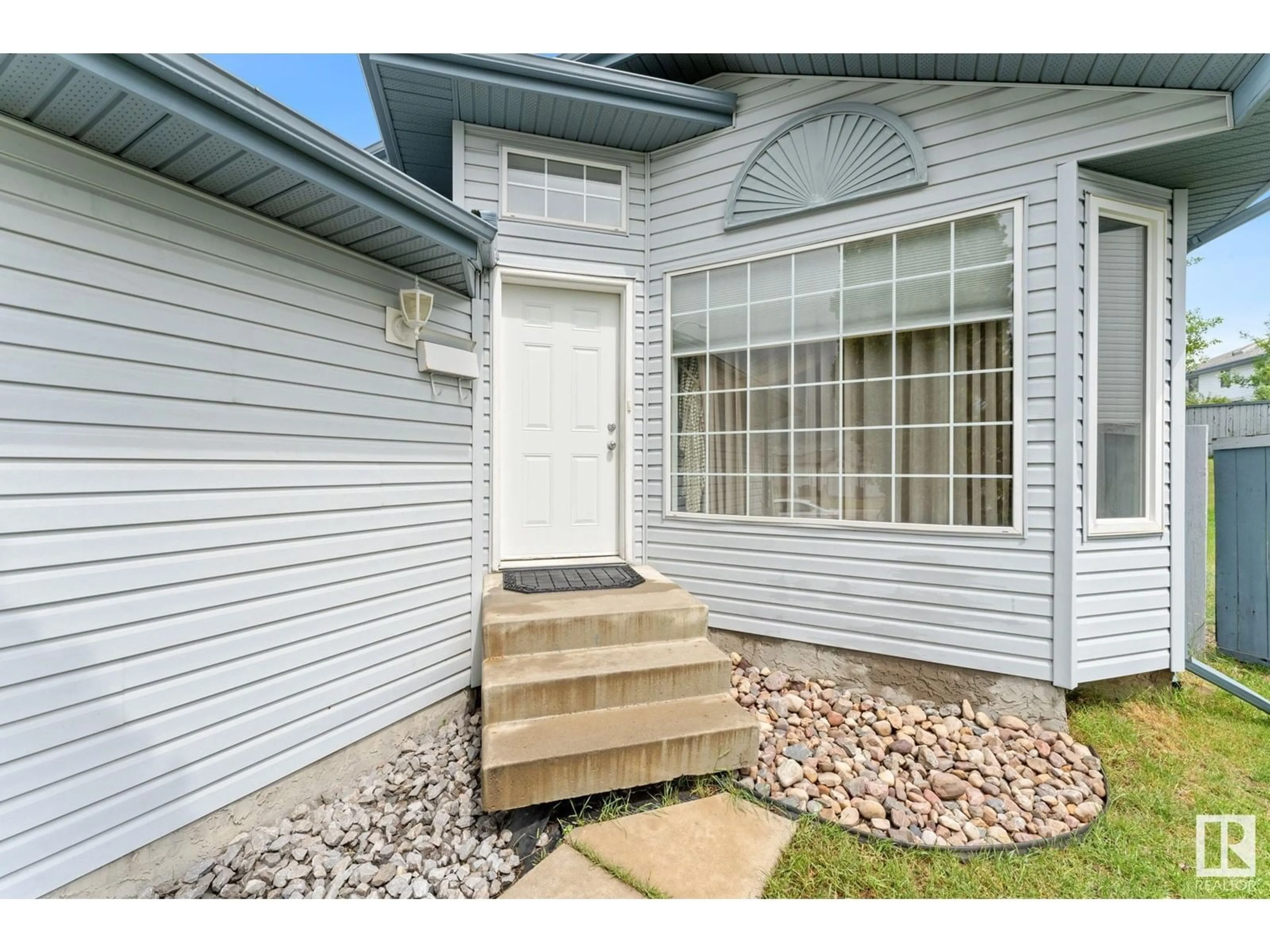 Unknown for 1071 JONES CR, Edmonton Alberta T6L6Y1