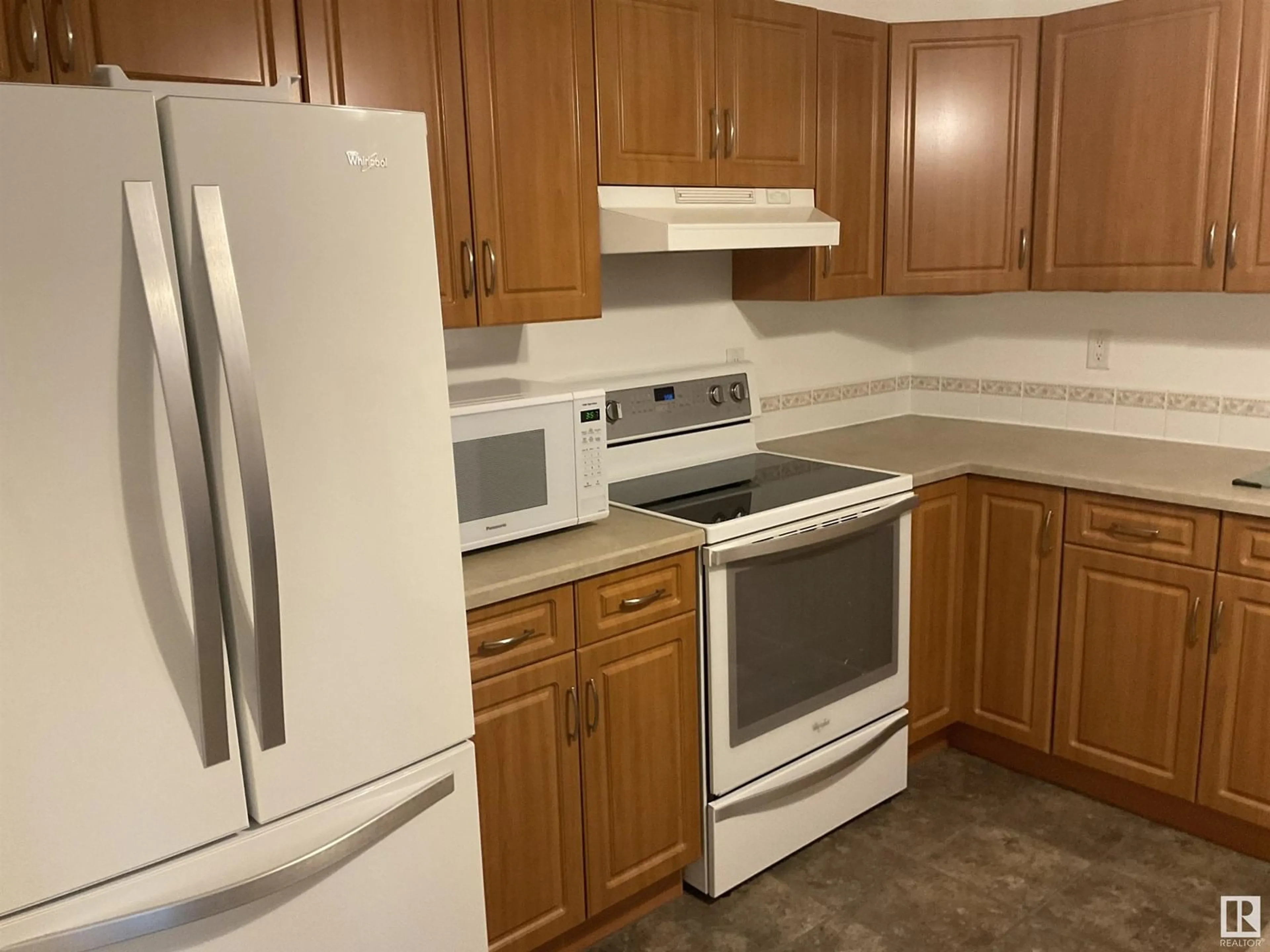 Standard kitchen, unknown for 6220 - 211 FULTON RD, Edmonton Alberta T6A3T4