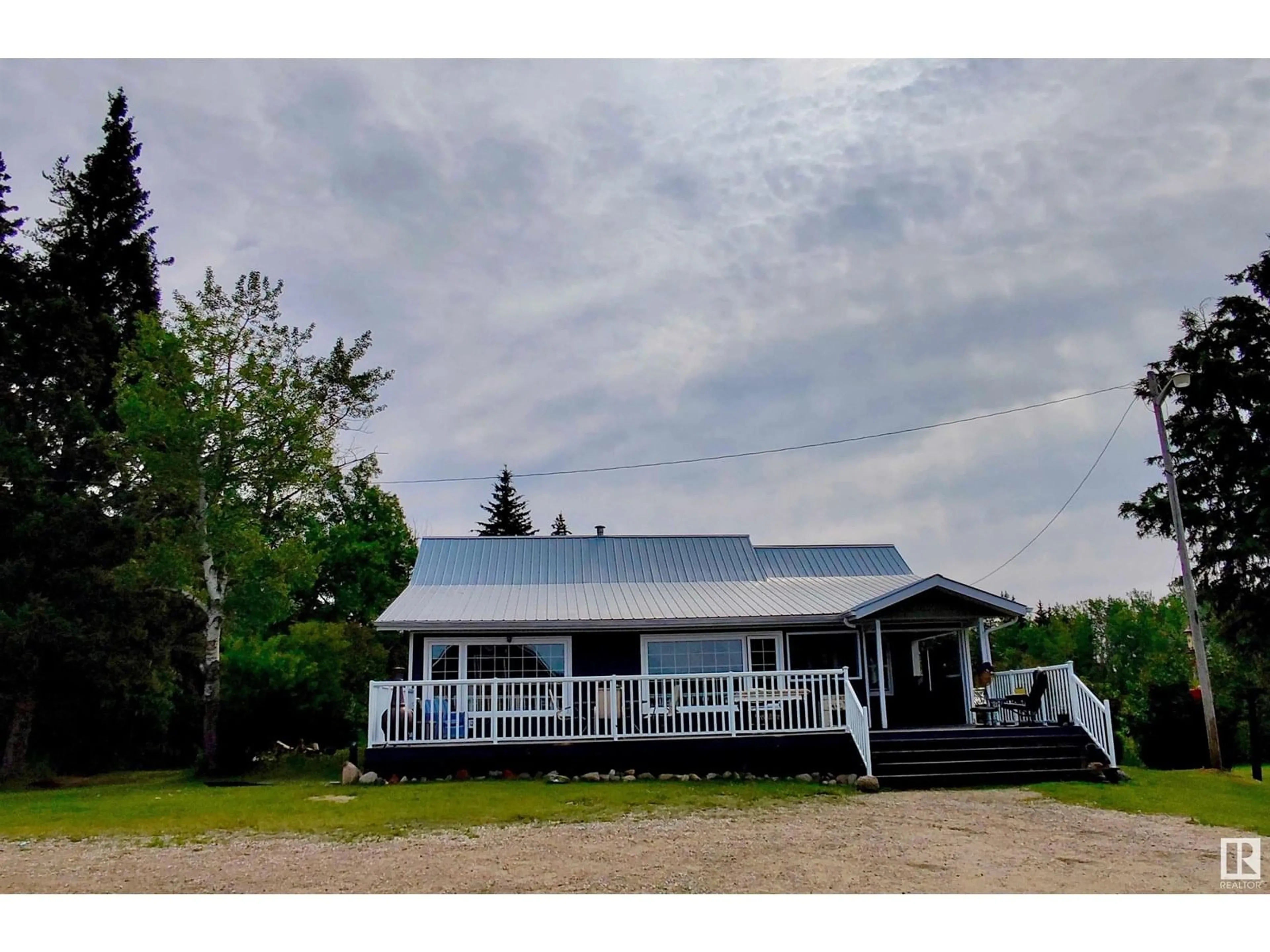A pic from outside/outdoor area/front of a property/back of a property/a pic from drone, unknown for 2527 PARKLAND DR, Rural Parkland County Alberta T0E0H0