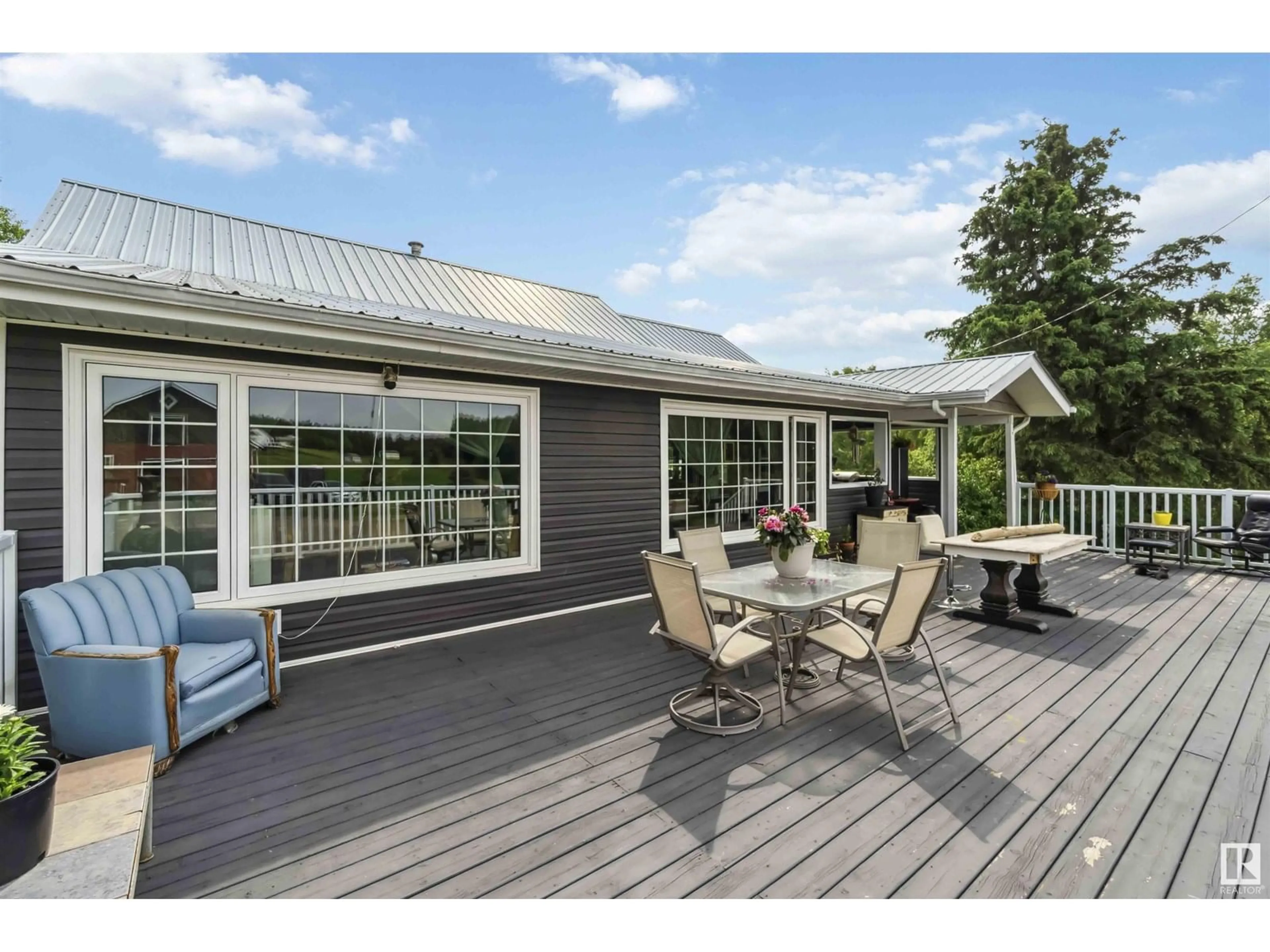Patio, unknown for 2527 PARKLAND DR, Rural Parkland County Alberta T0E0H0