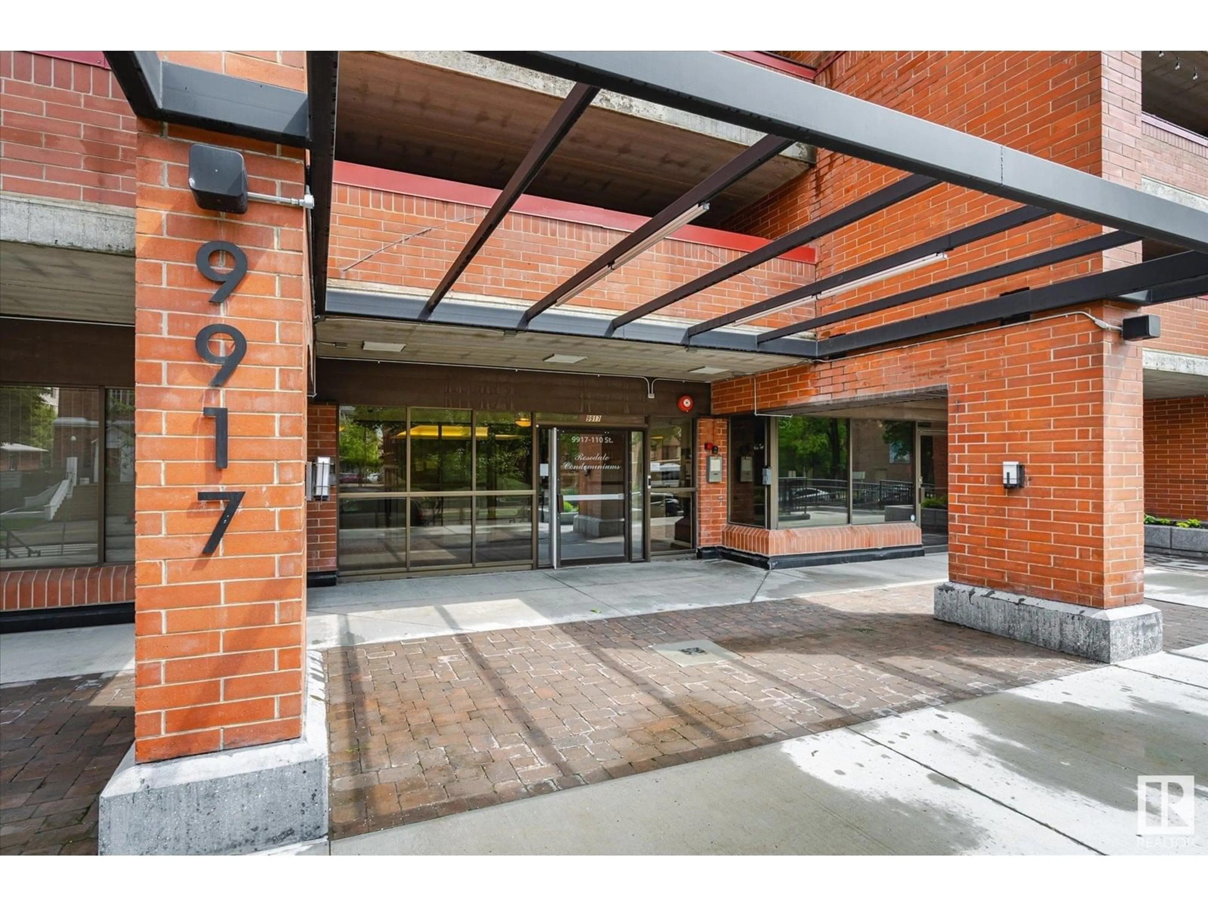 Indoor foyer for 301 - 9917 110 ST, Edmonton Alberta T5K2N4