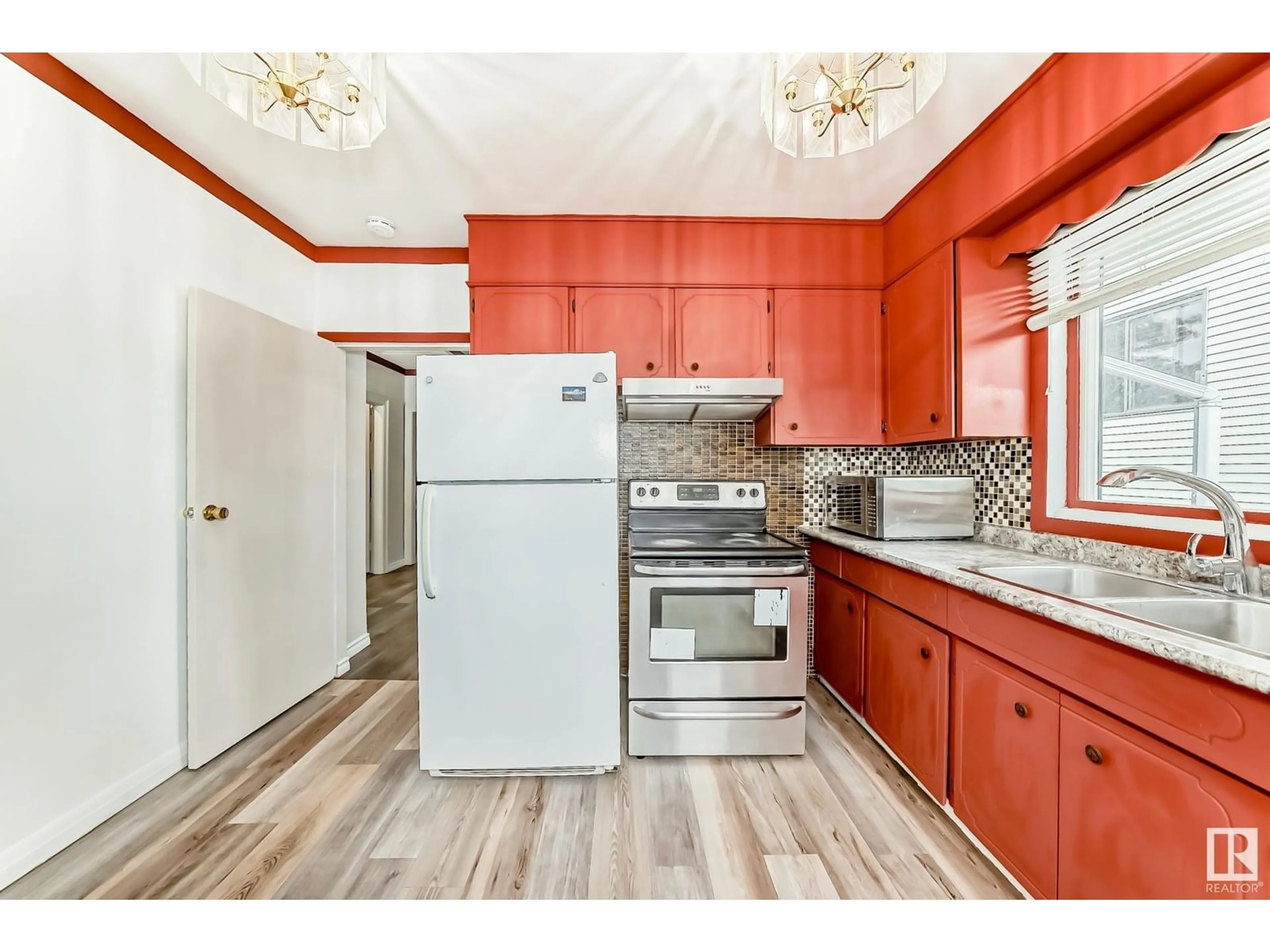 Standard kitchen, unknown for 12008 66 ST, Edmonton Alberta T5B1J6
