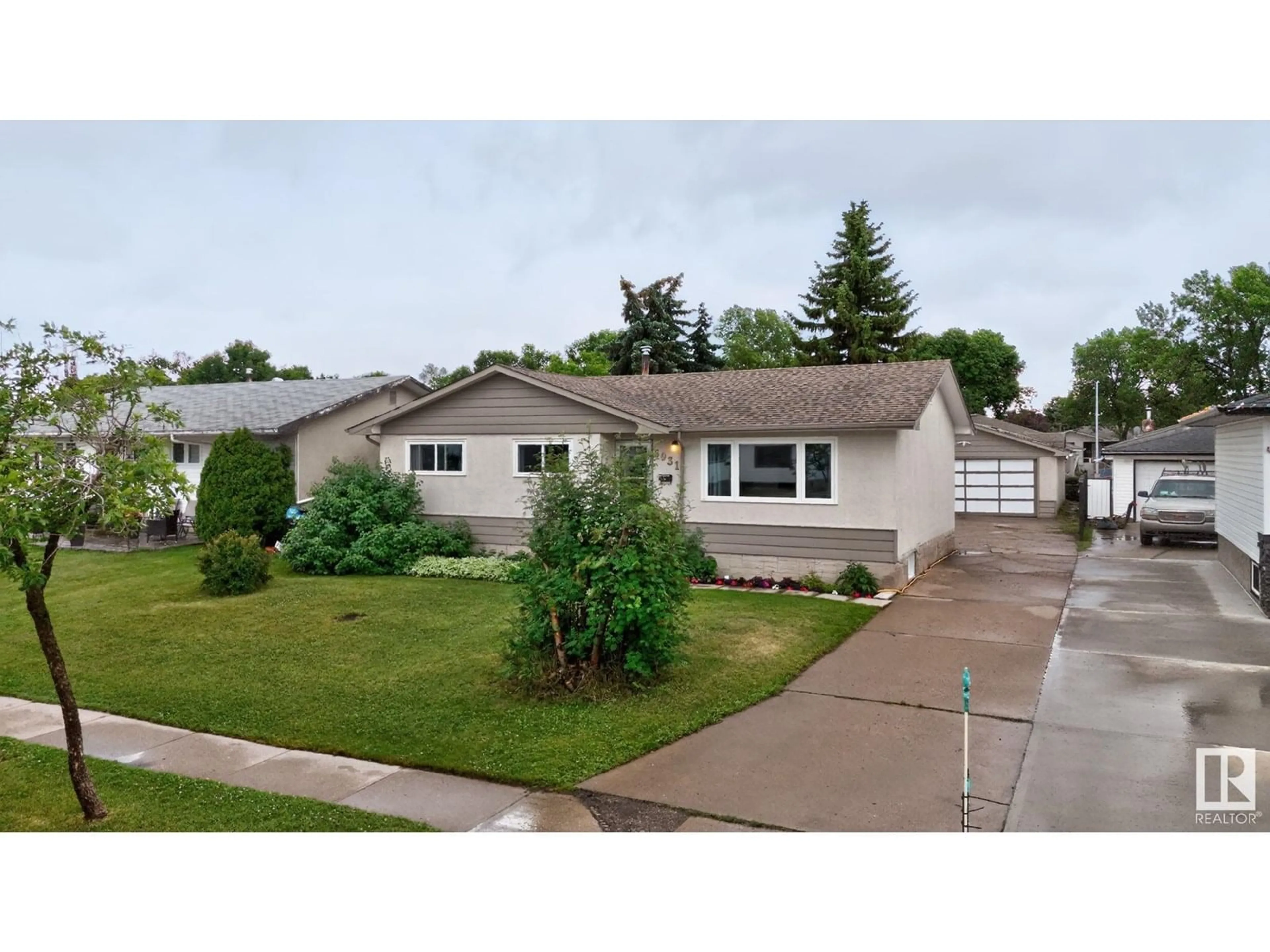 Home with vinyl exterior material, street for 5931 149 AV, Edmonton Alberta T5A1V7