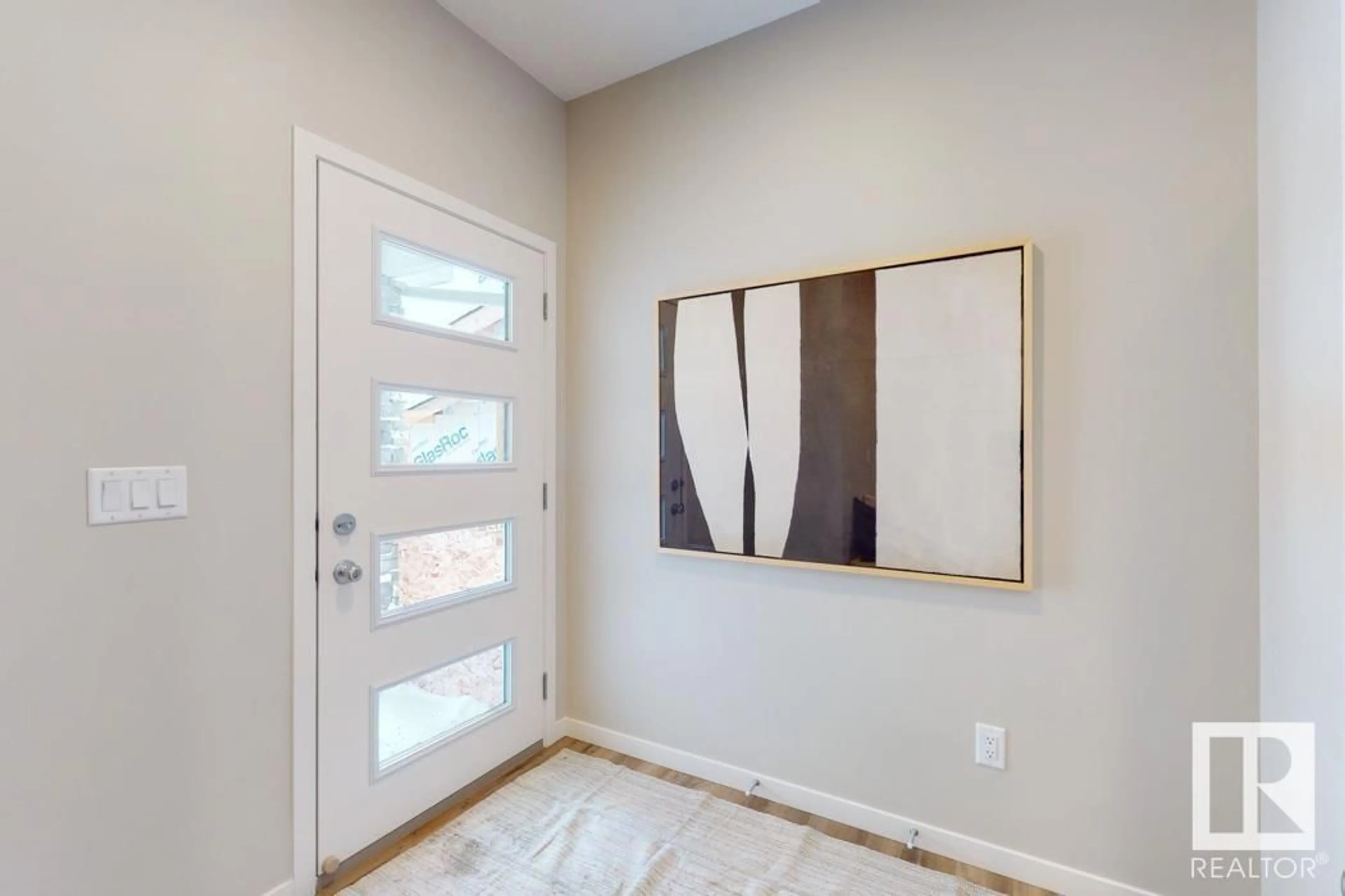 Indoor entryway for 1319 13 AV, Edmonton Alberta T6T2S7