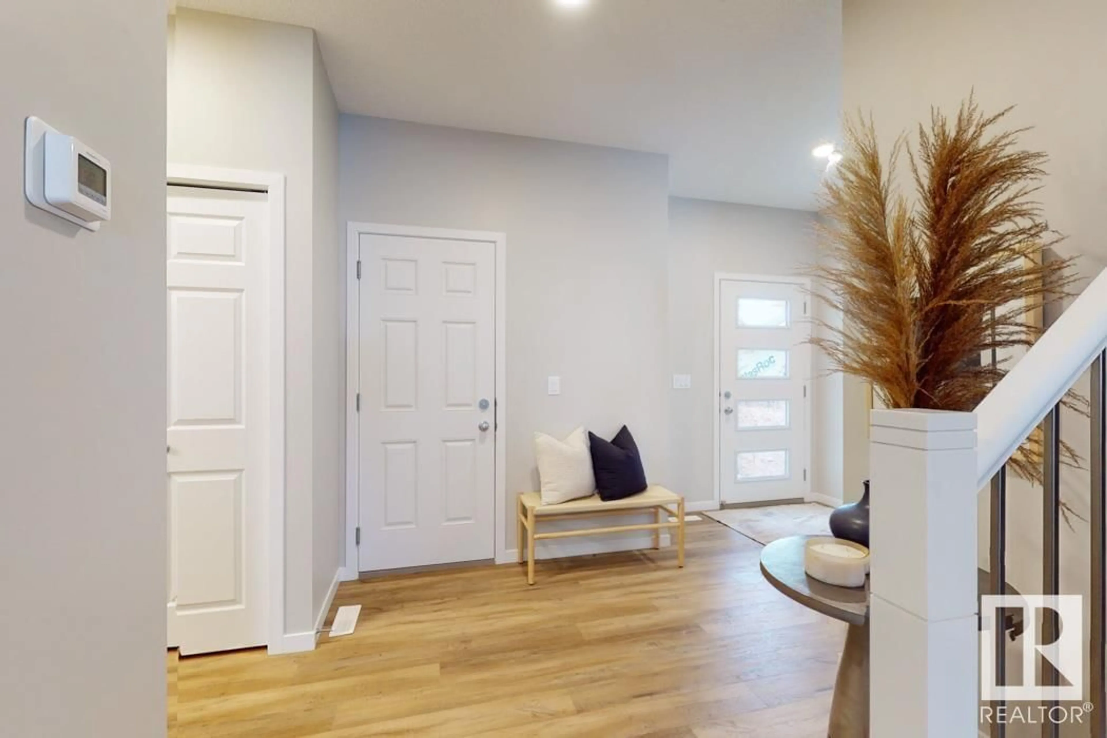 Indoor entryway for 1527 11 AV, Edmonton Alberta T6T2W4