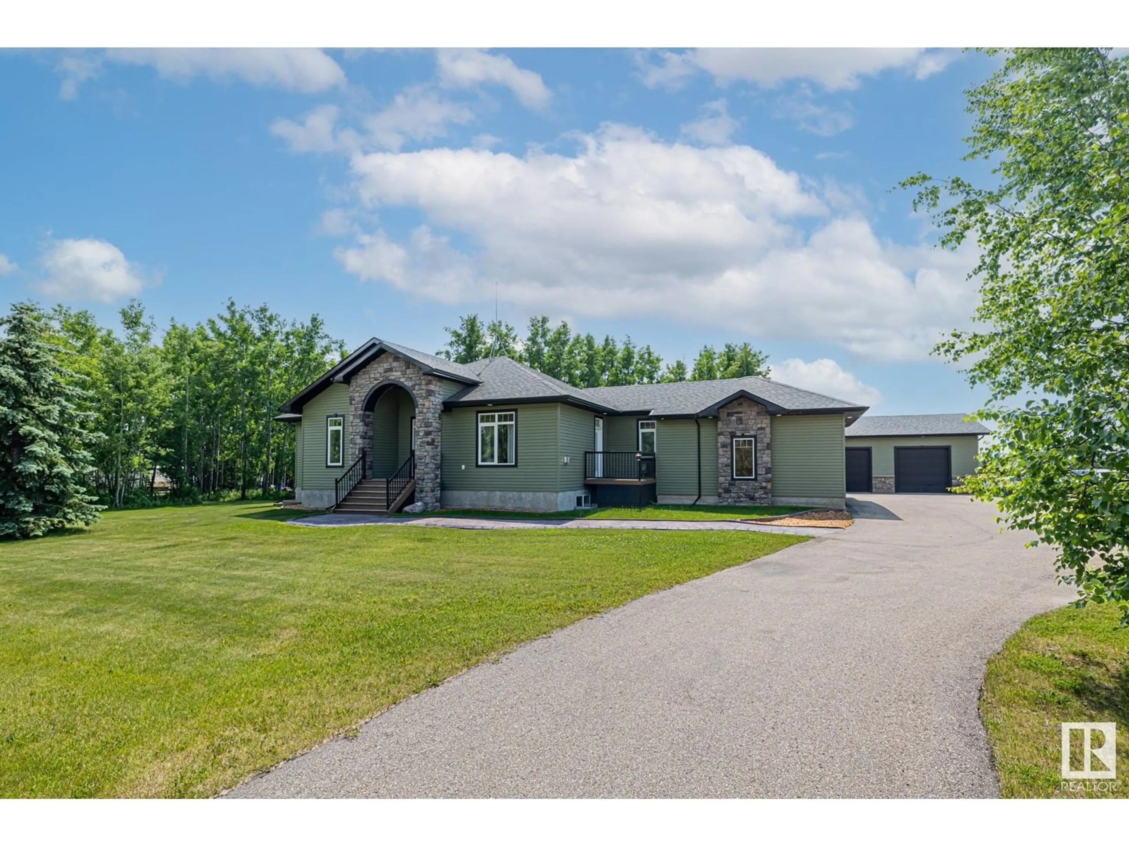 A pic from outside/outdoor area/front of a property/back of a property/a pic from drone, unknown for 53521 - 48 RGE ROAD 272, Rural Parkland County Alberta T7X3M5
