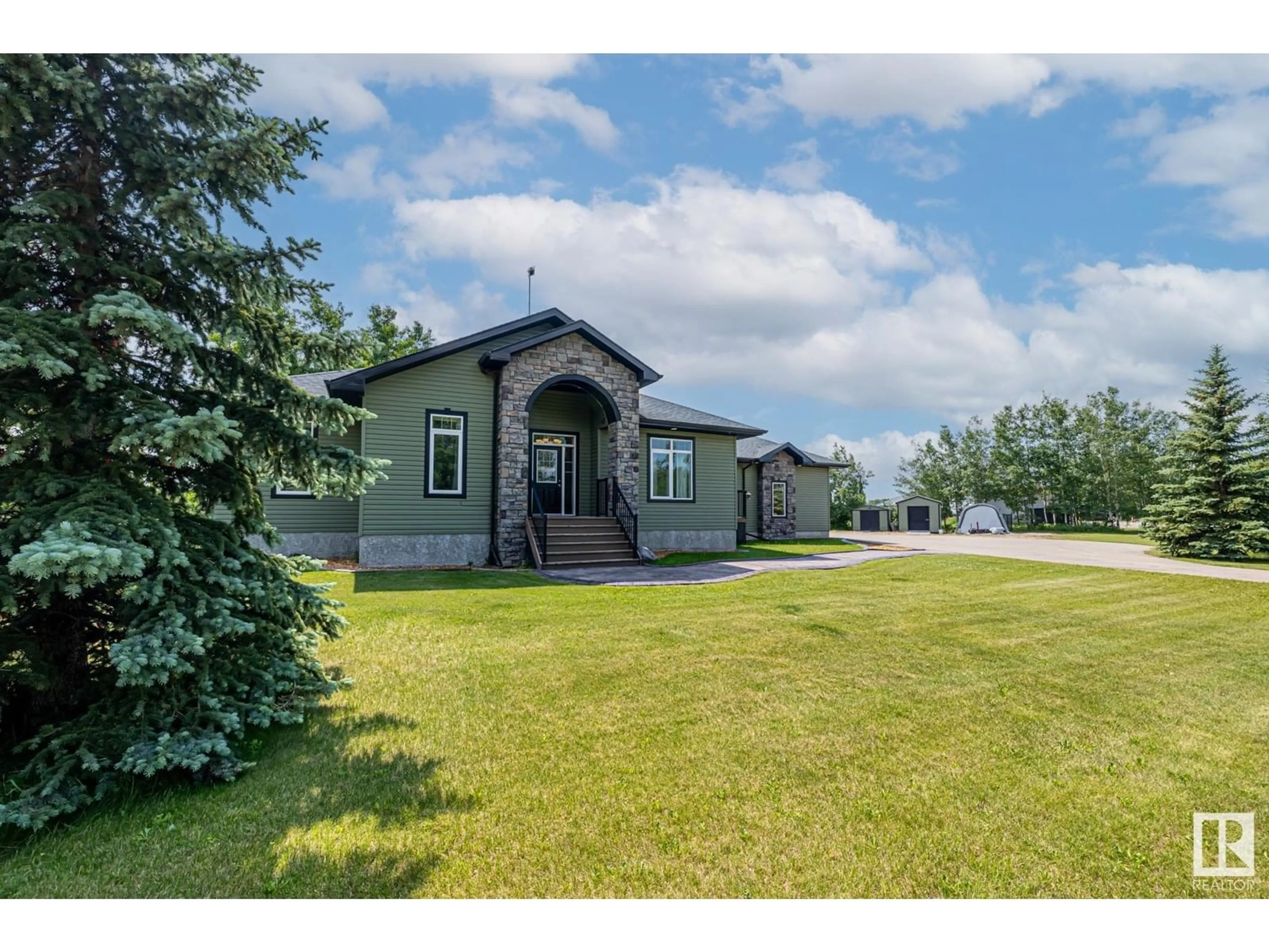 A pic from outside/outdoor area/front of a property/back of a property/a pic from drone, unknown for 53521 - 48 RGE ROAD 272, Rural Parkland County Alberta T7X3M5