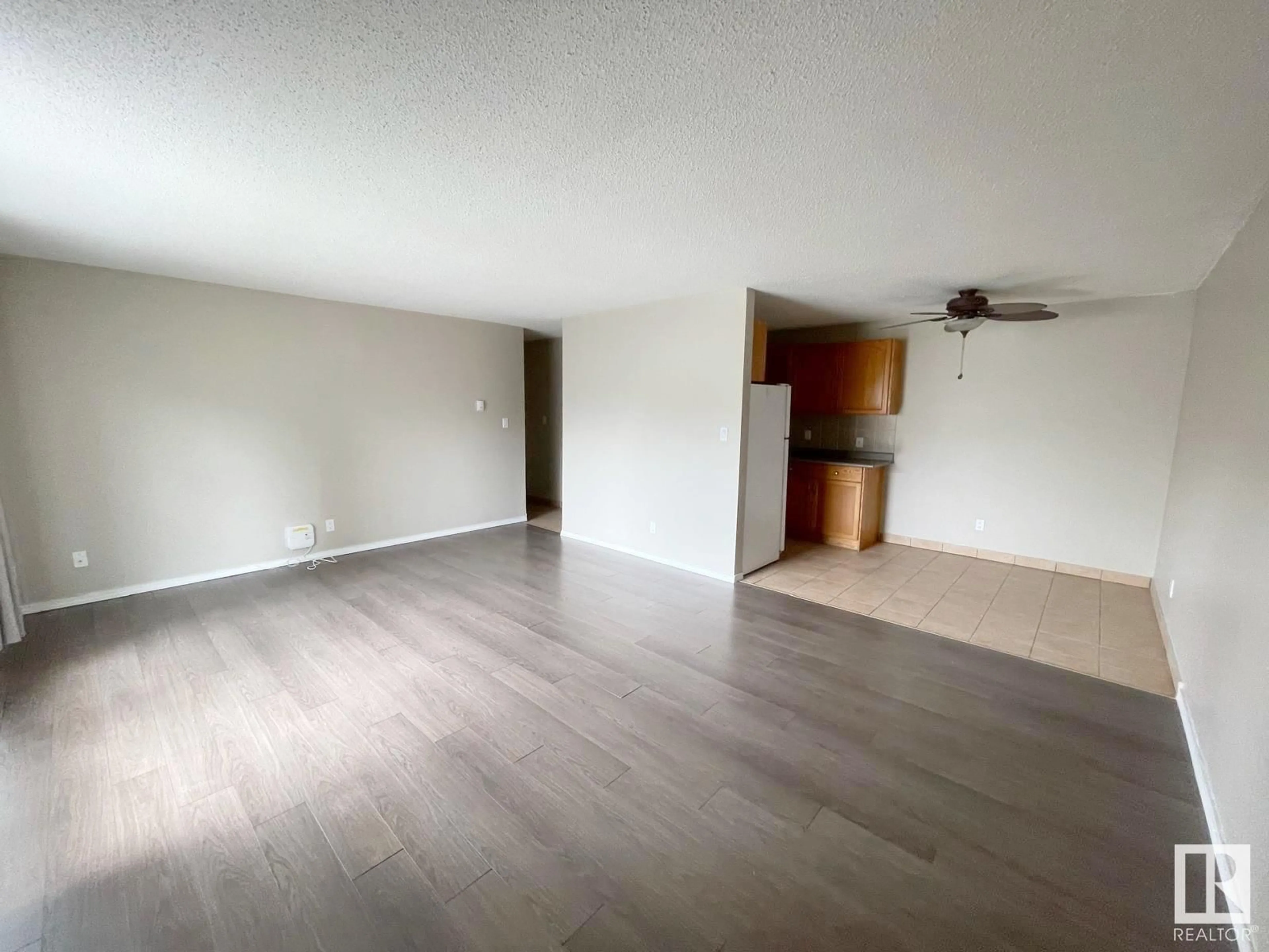 A pic of a room for 103 - 2545 116 ST, Edmonton Alberta T6J3Z7