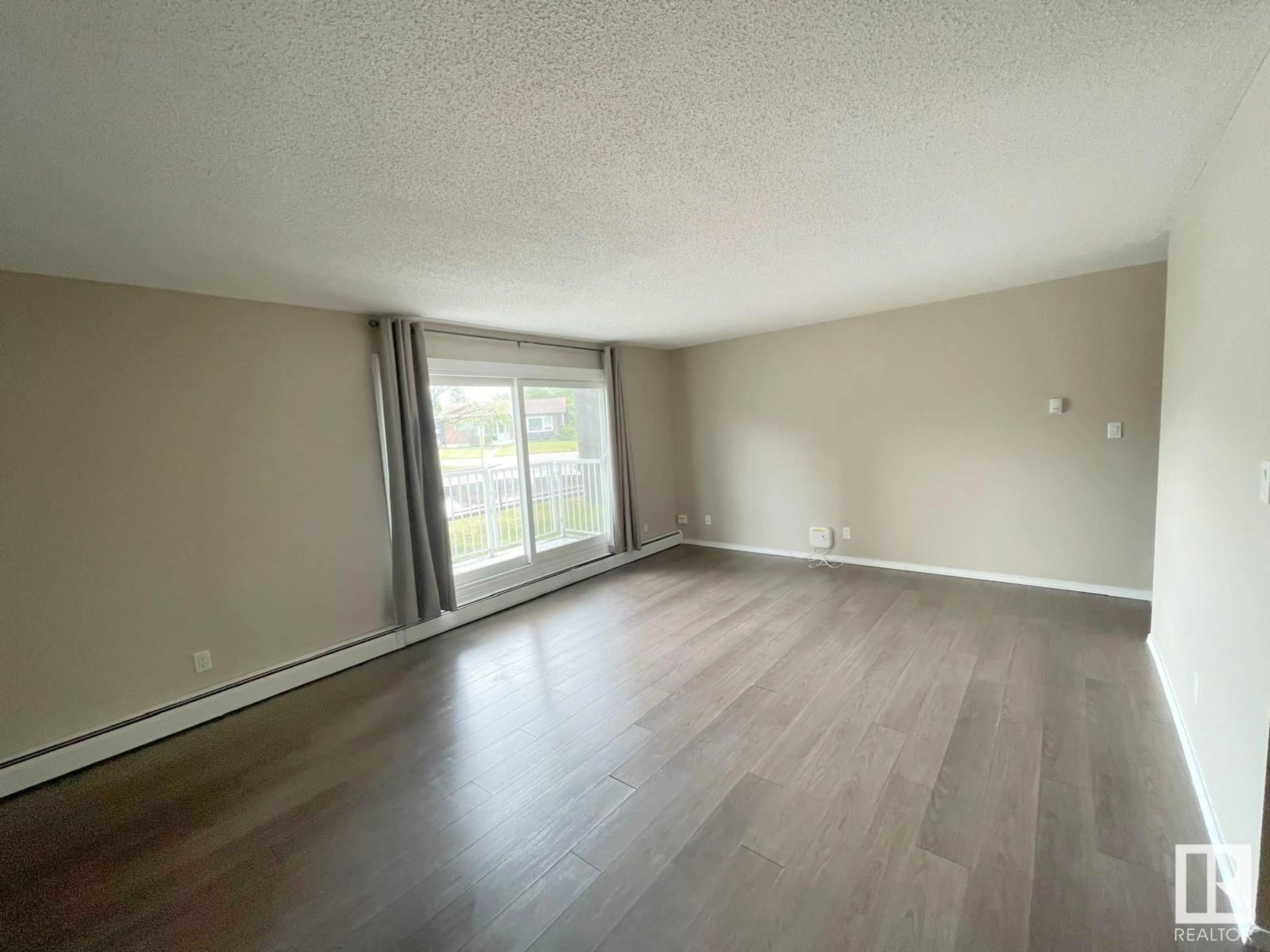 A pic of a room for 103 - 2545 116 ST, Edmonton Alberta T6J3Z7