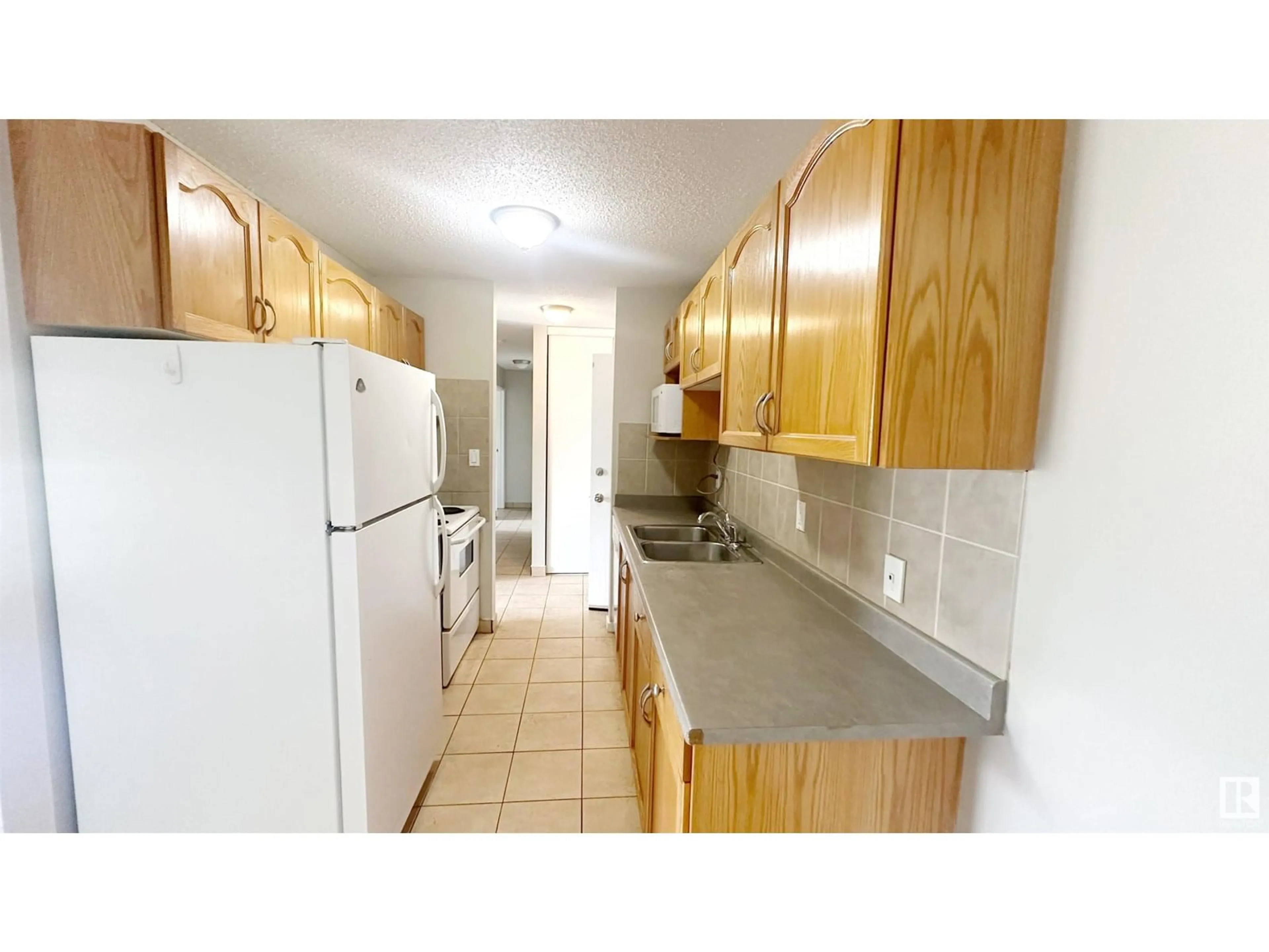 Standard kitchen, unknown for 103 - 2545 116 ST, Edmonton Alberta T6J3Z7