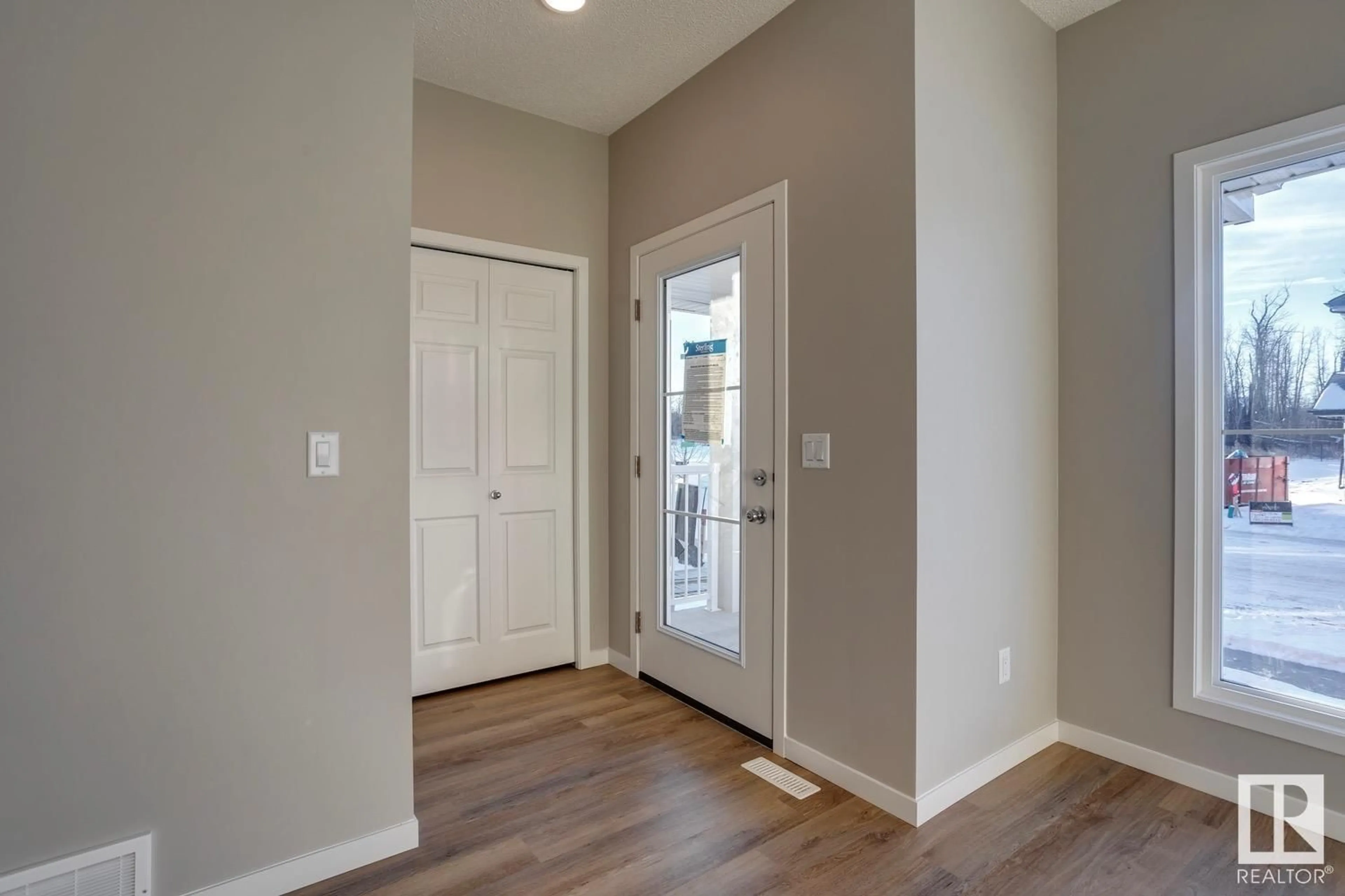 Indoor entryway for NE - 17310 6A ST, Edmonton Alberta T5Y4E8