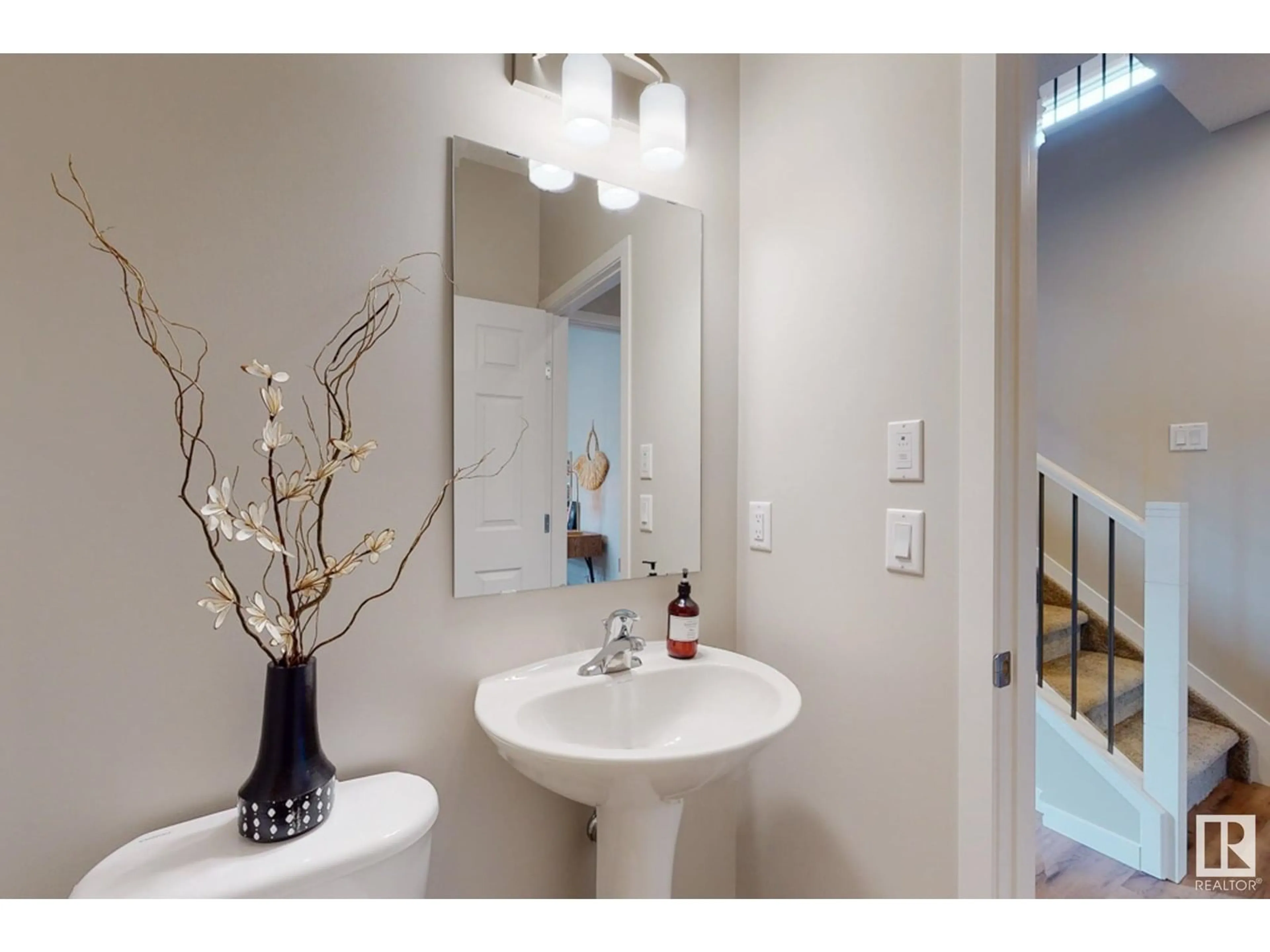 Contemporary bathroom, ceramic/tile floor for NW - 1217 11 AV, Edmonton Alberta T6T2W3