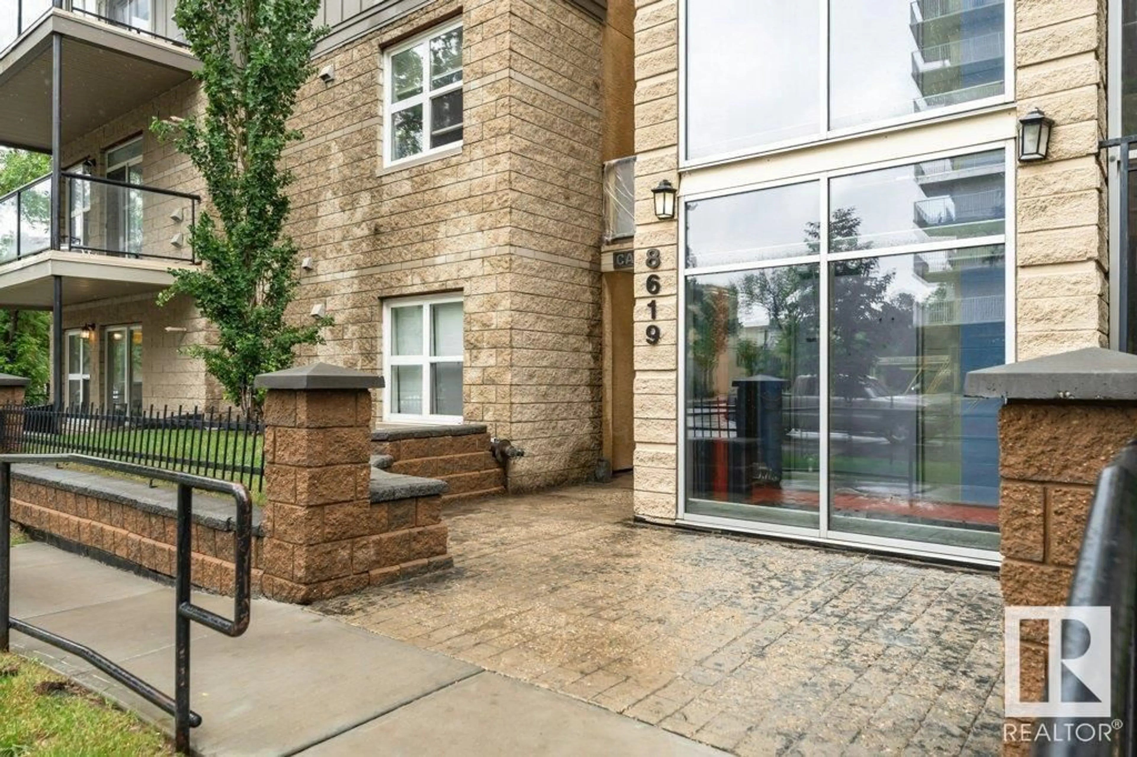 Patio, street for 8619 - 106 111 ST, Edmonton Alberta T6G2W1