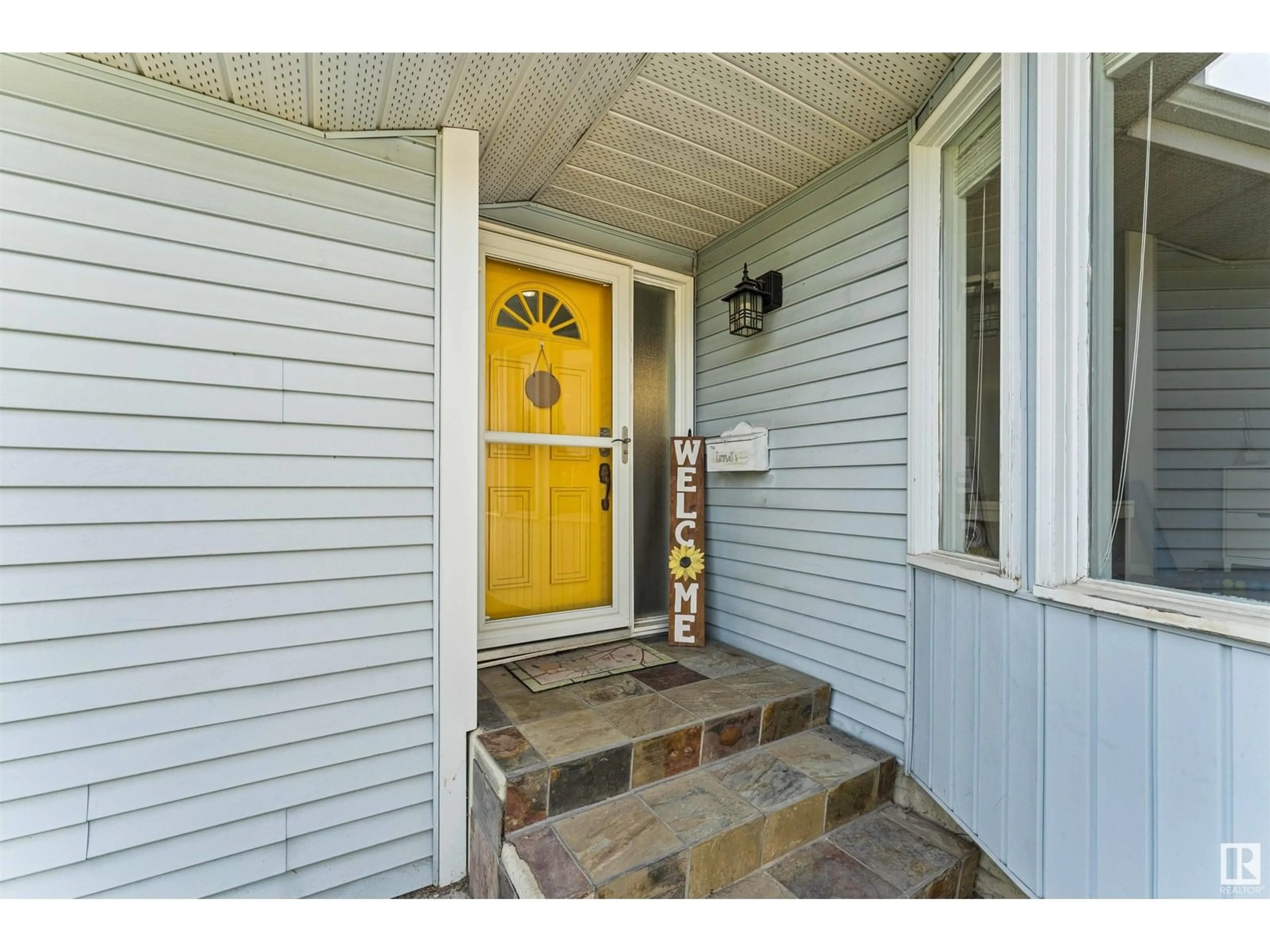Indoor entryway for 15616 80 ST, Edmonton Alberta T5S2T5