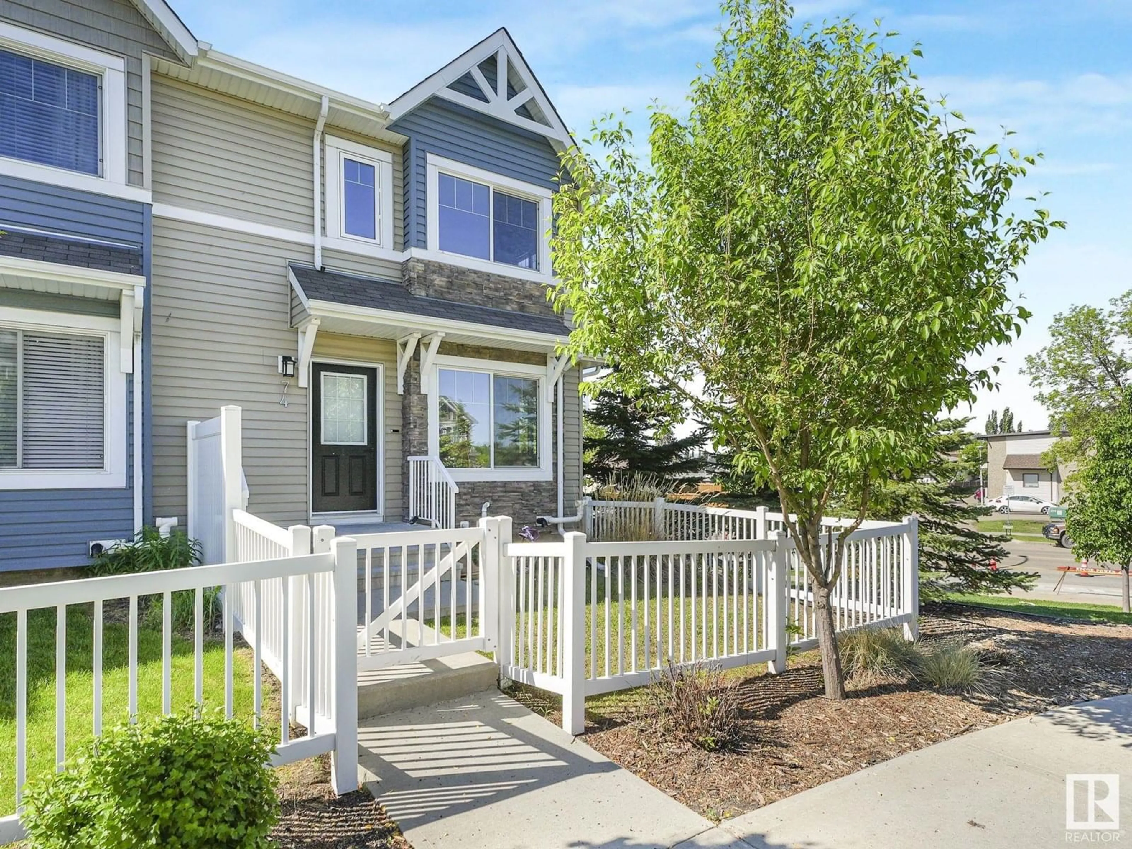 Home with vinyl exterior material, street for 74 - 14621 121 STREET, Edmonton Alberta T5X0H2