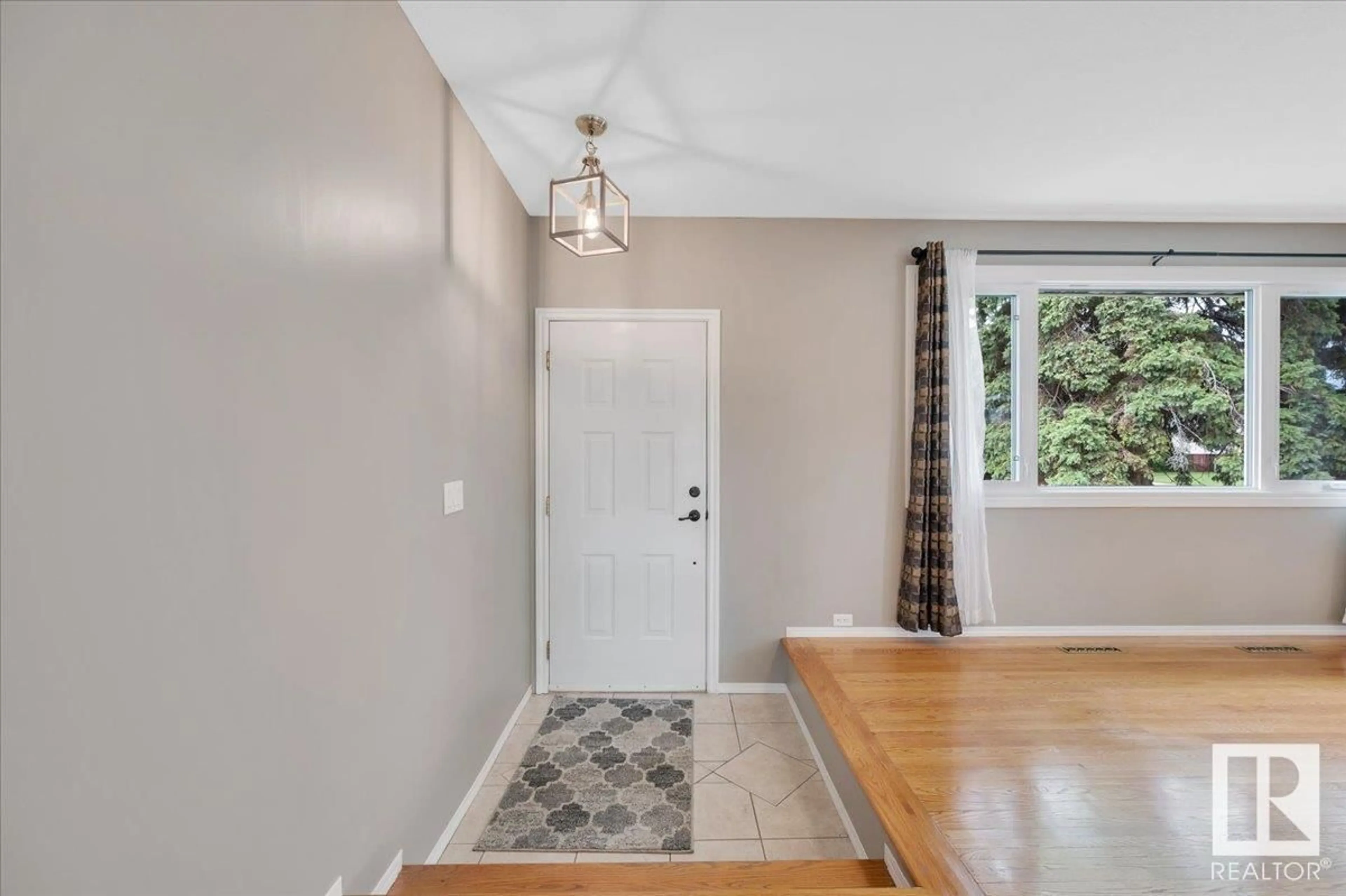 Indoor entryway for NW - 3615 112A ST, Edmonton Alberta T6J1J9