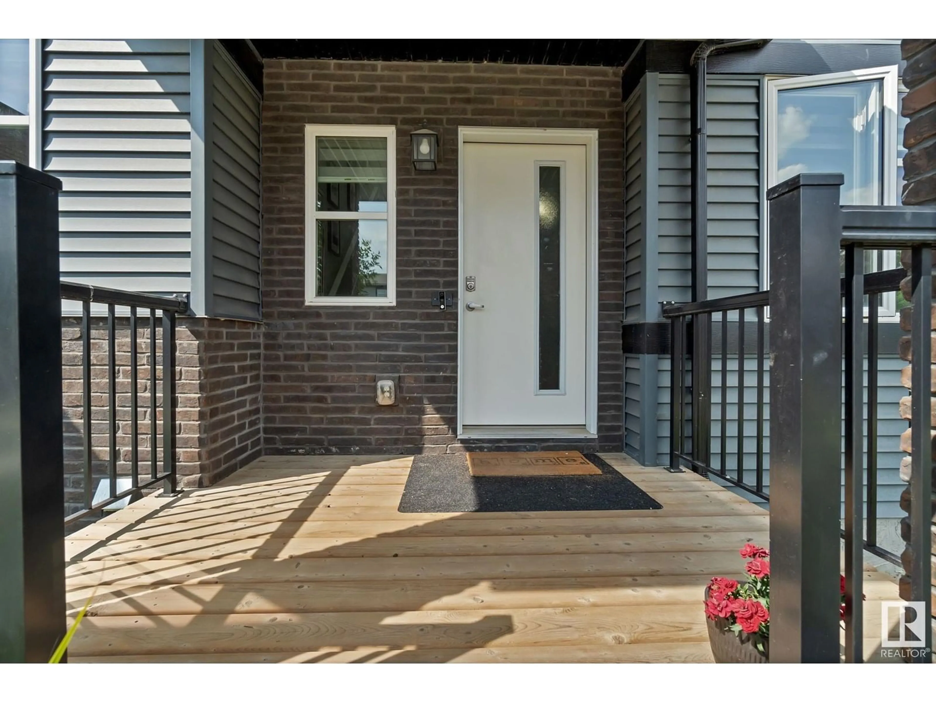 Indoor entryway for 19720 27 AV, Edmonton Alberta T6M0W9