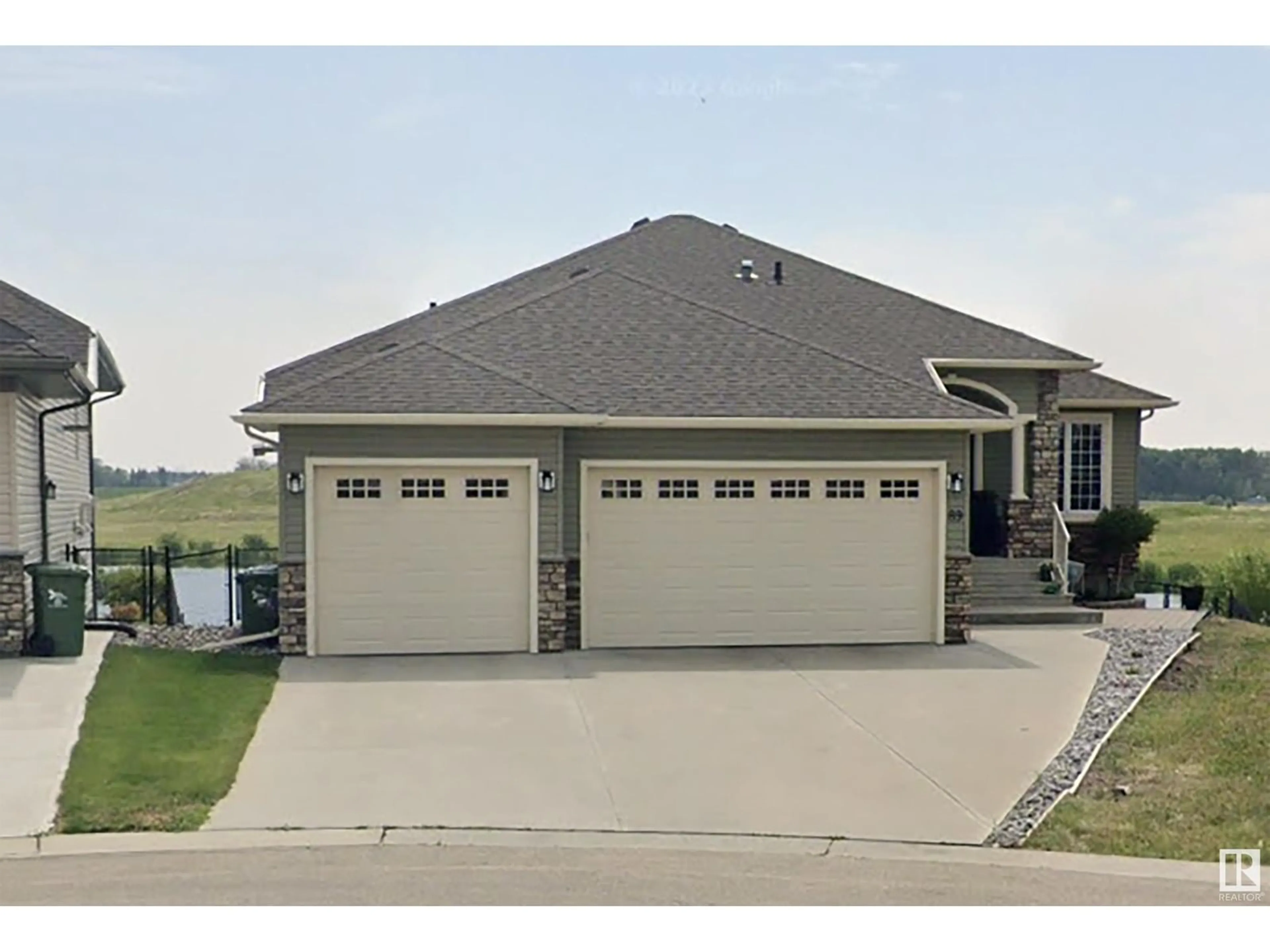 Indoor garage for SE - 89 LAKELAND CRES CR, Beaumont Alberta T4X0B5