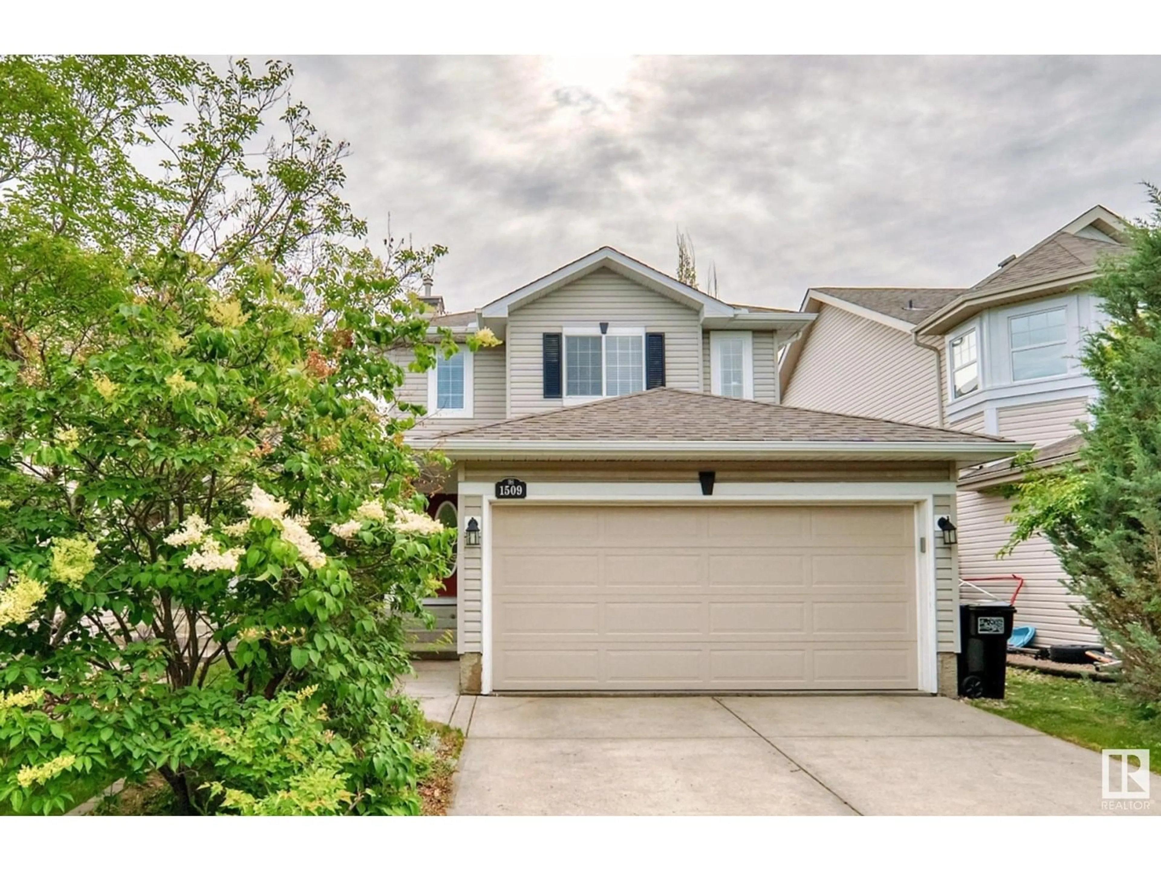 Home with vinyl exterior material, street for 1509 ROBERTSON WAY, Edmonton Alberta T6W1H4