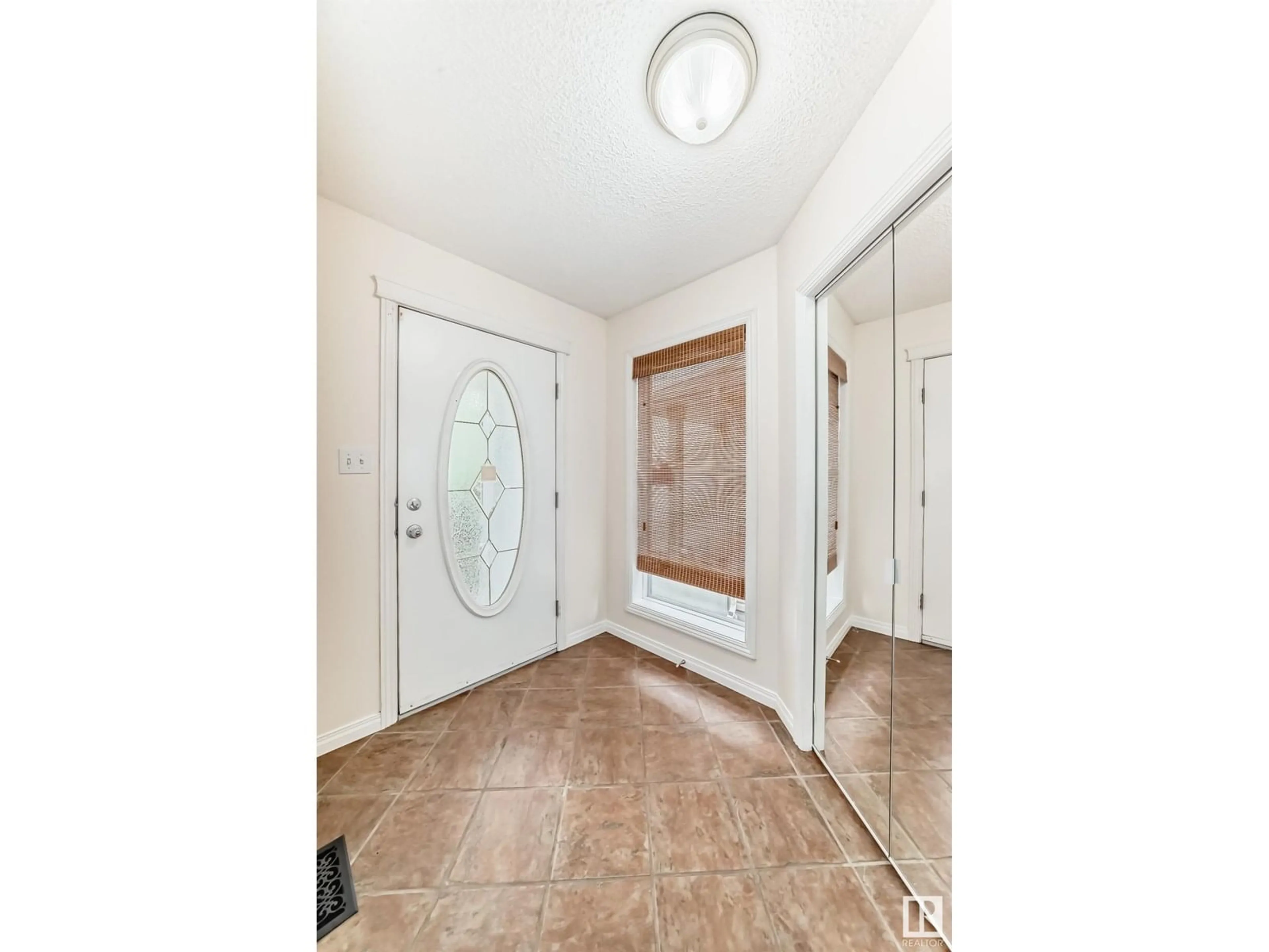 Indoor entryway for 1509 ROBERTSON WAY, Edmonton Alberta T6W1H4