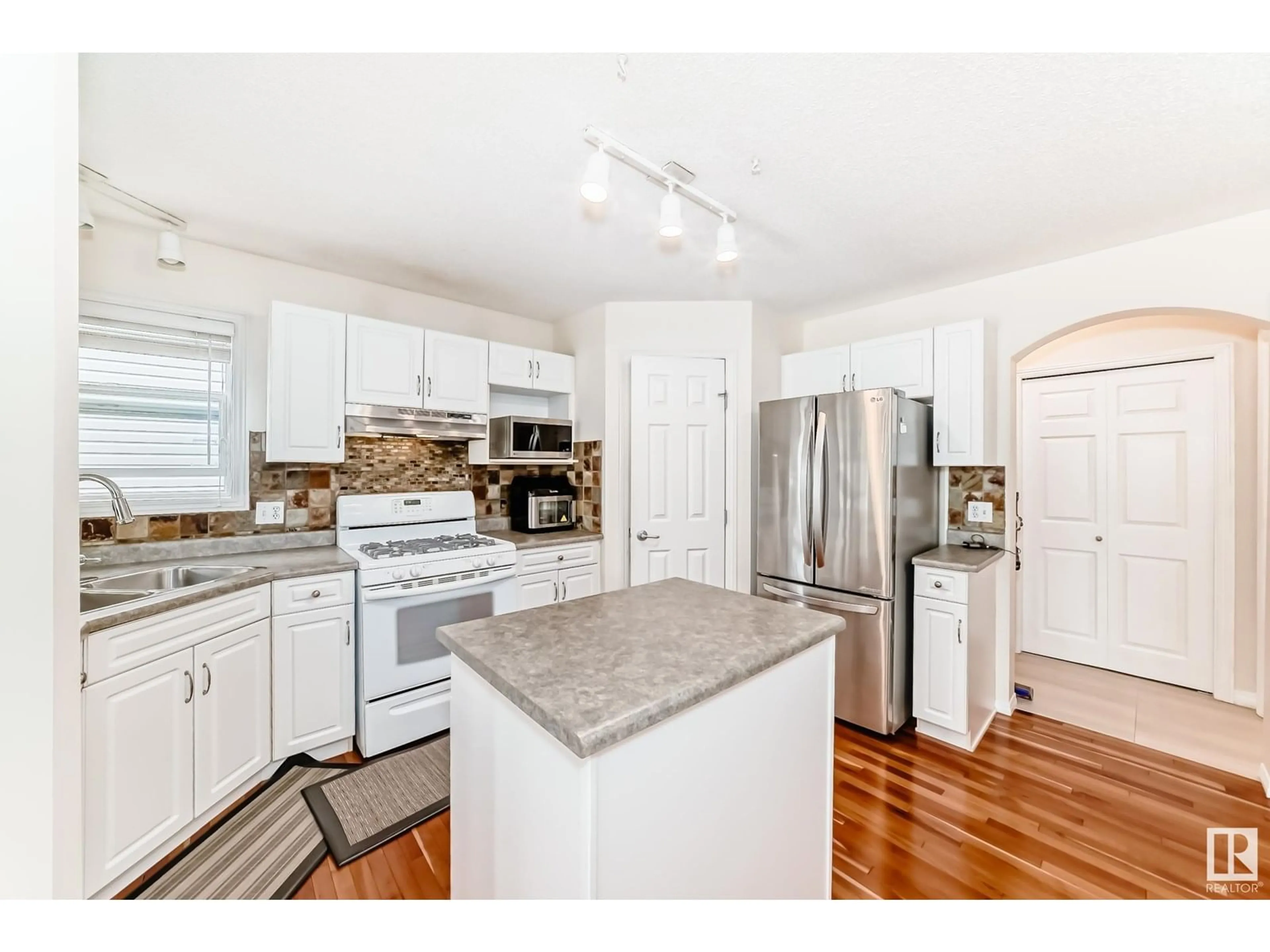 Open concept kitchen, unknown for 1509 ROBERTSON WAY, Edmonton Alberta T6W1H4