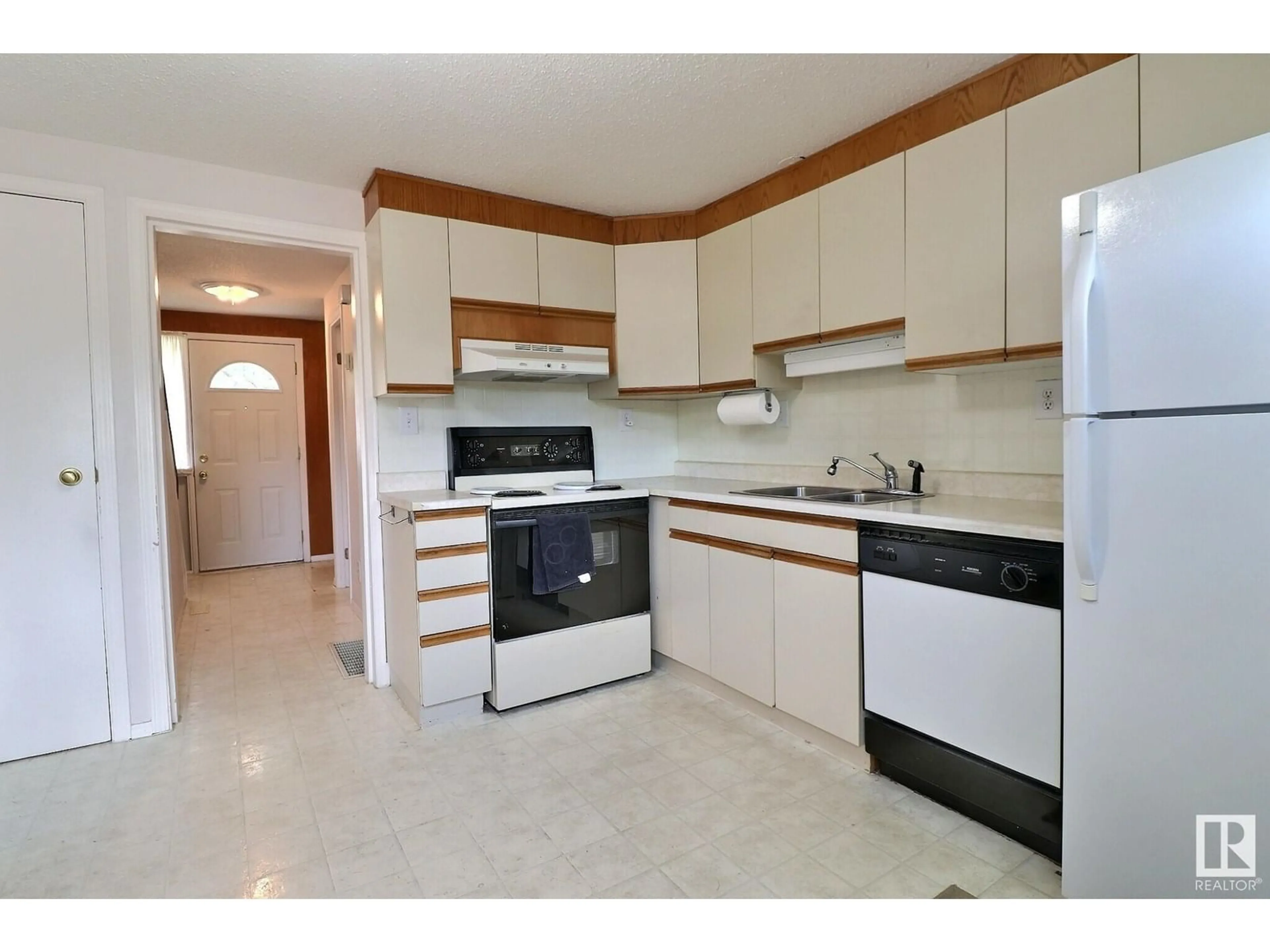 Standard kitchen, ceramic/tile floor for 289 RIDGEWOOD TC, St. Albert Alberta T8N0E9
