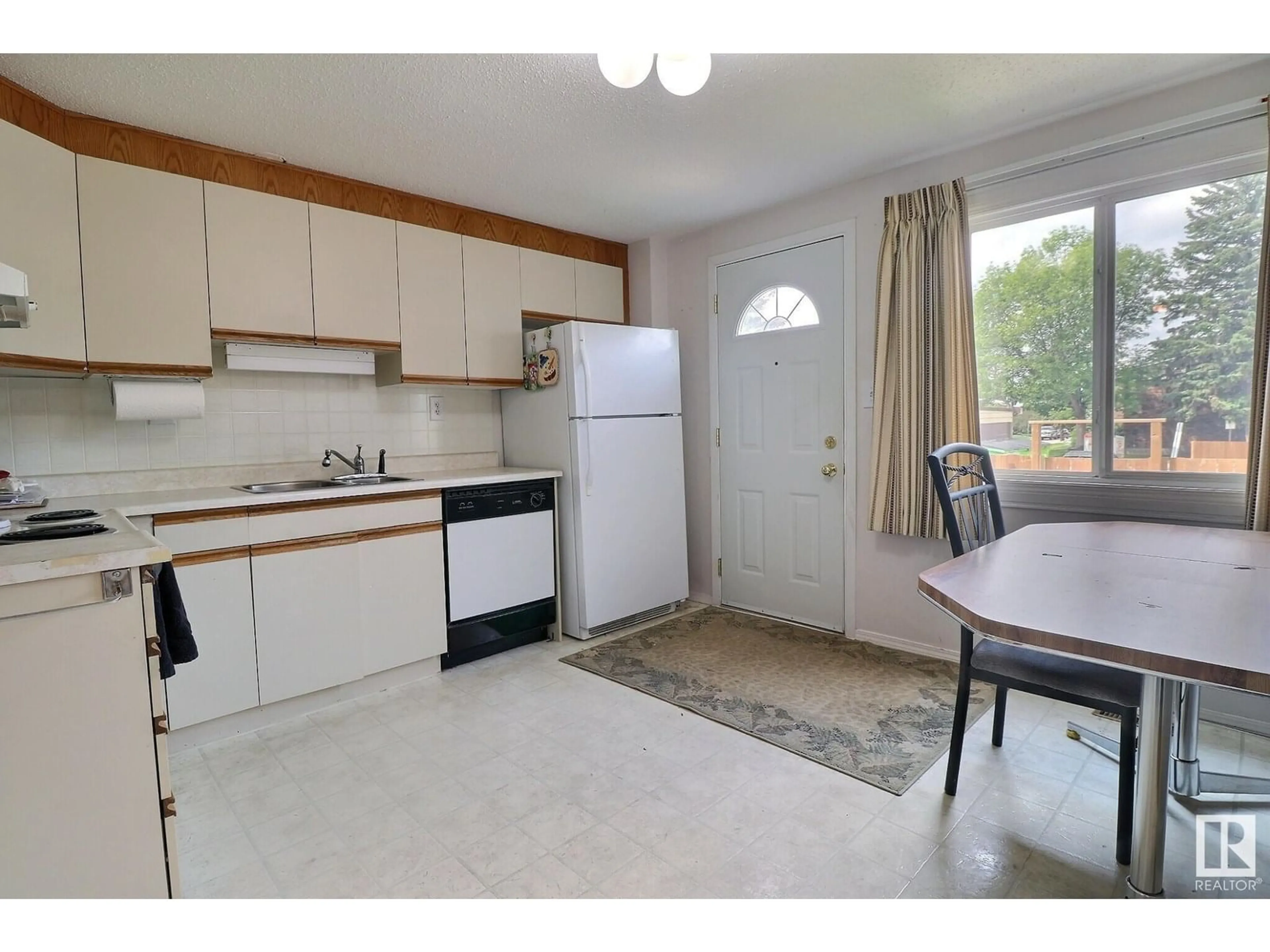 Standard kitchen, unknown for 289 RIDGEWOOD TC, St. Albert Alberta T8N0E9