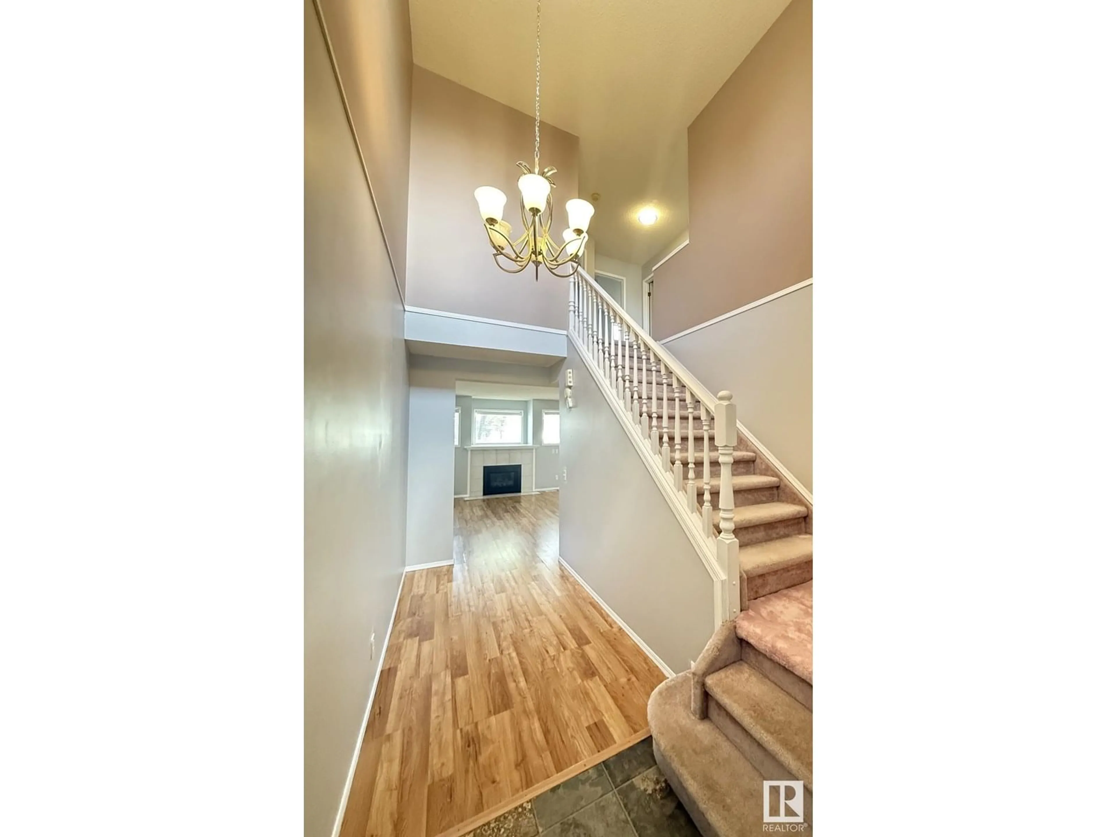 Indoor entryway for 20 - 35 DEERBOURNE DR, St. Albert Alberta T8N6E1