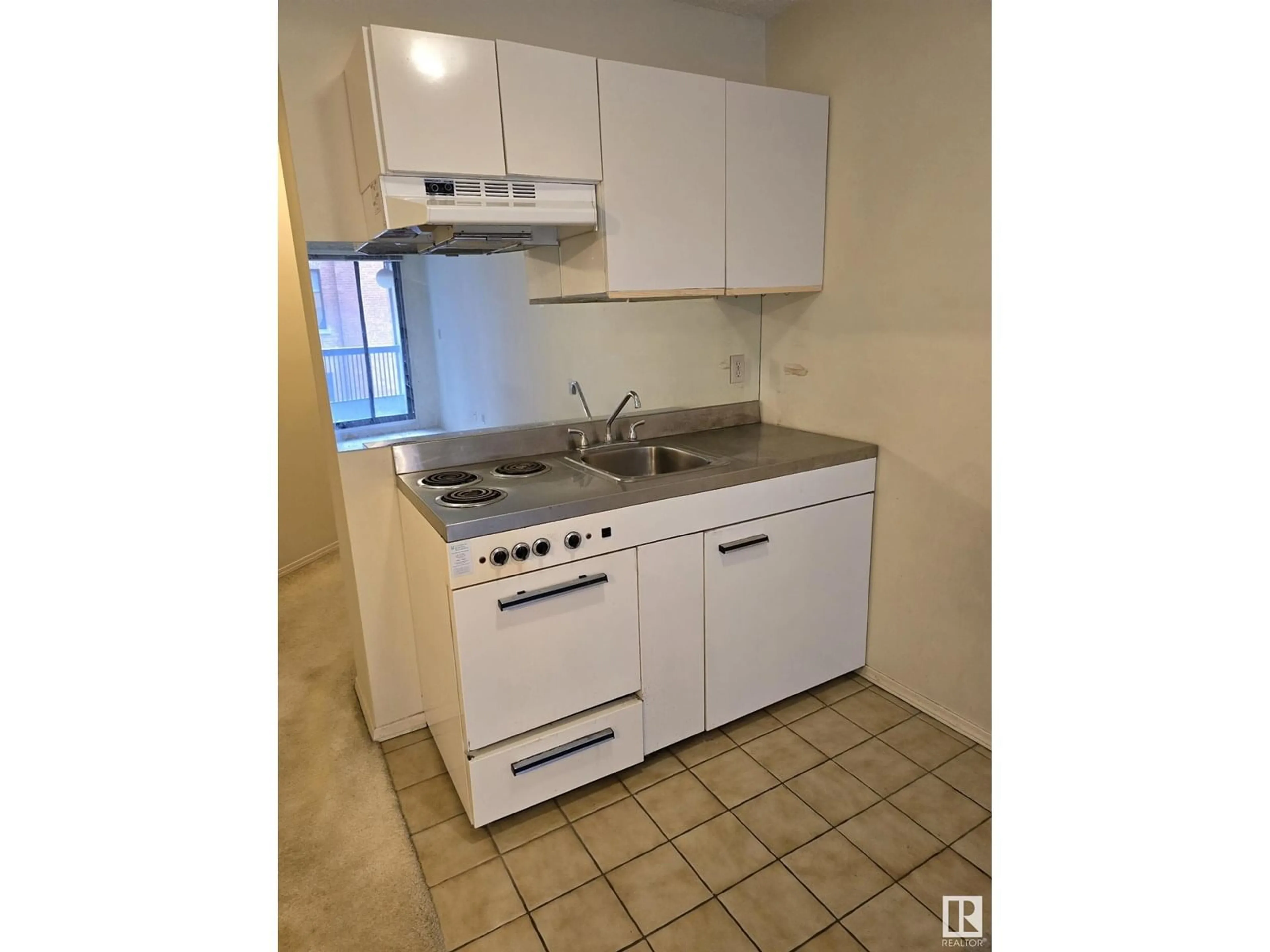 Standard kitchen, unknown for #304 - 11503 100 AV, Edmonton Alberta T5K2K7
