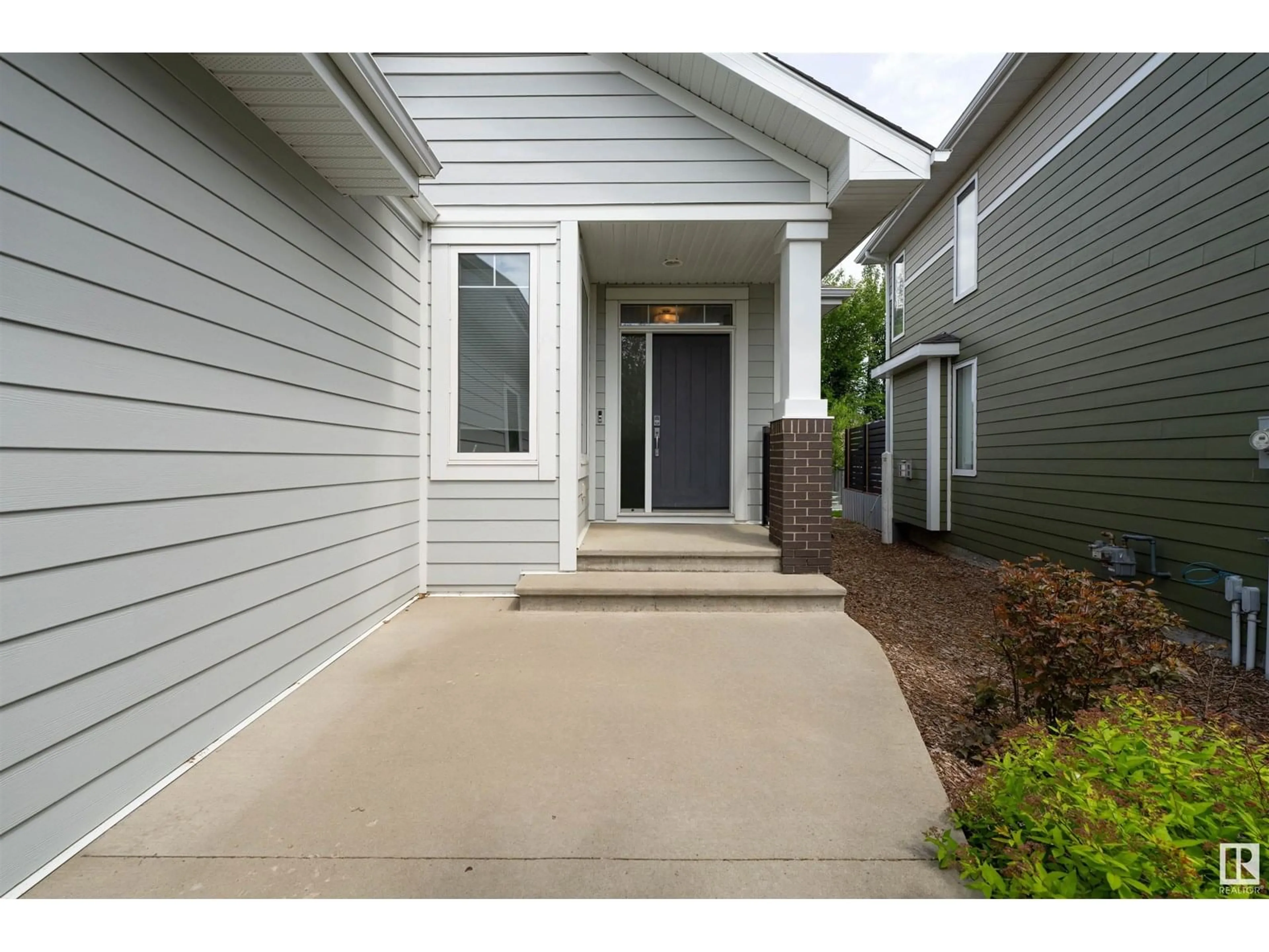 Indoor entryway for 8 ORCHARD CT, St. Albert Alberta T8N4K2