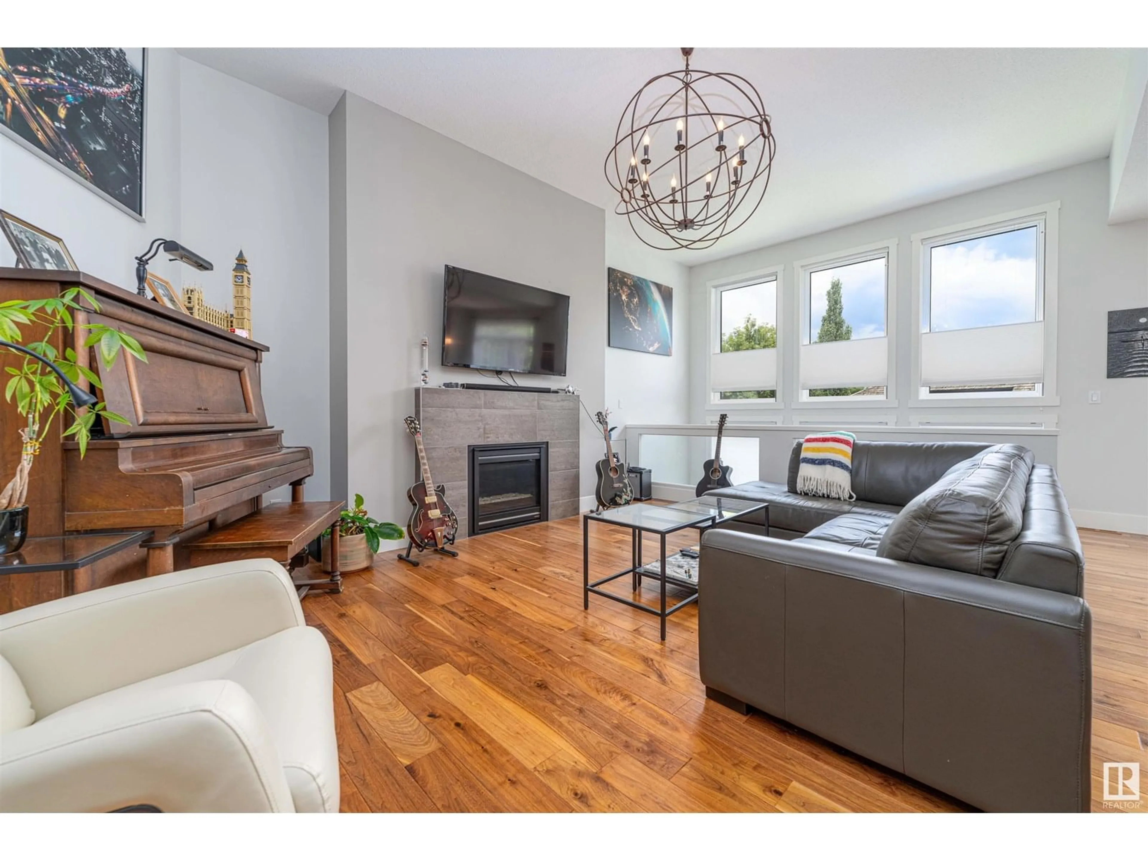 Living room with furniture, wood/laminate floor for 8 ORCHARD CT, St. Albert Alberta T8N4K2