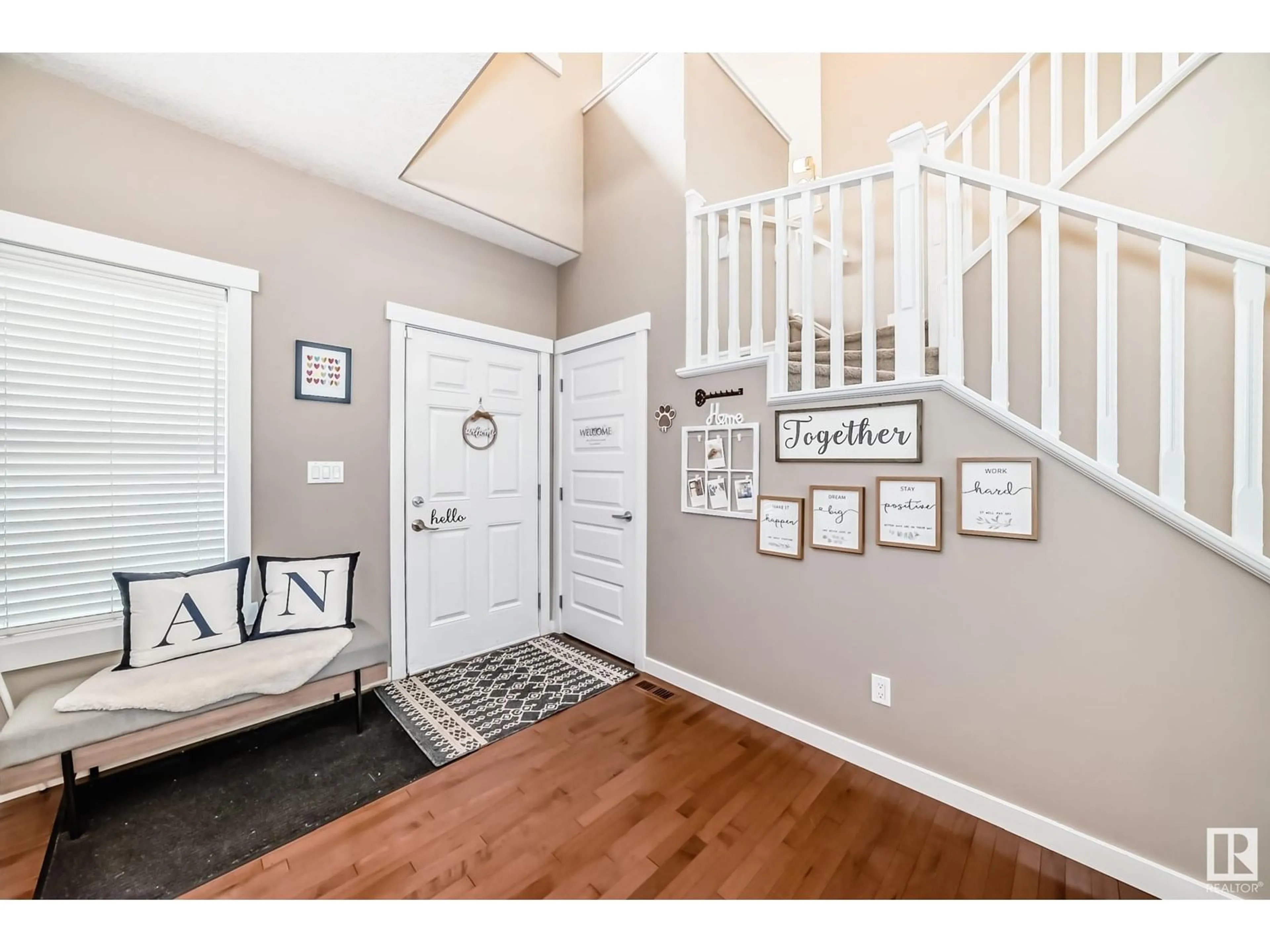 Indoor entryway for 313 MAGRATH BV, Edmonton Alberta T6R3T7
