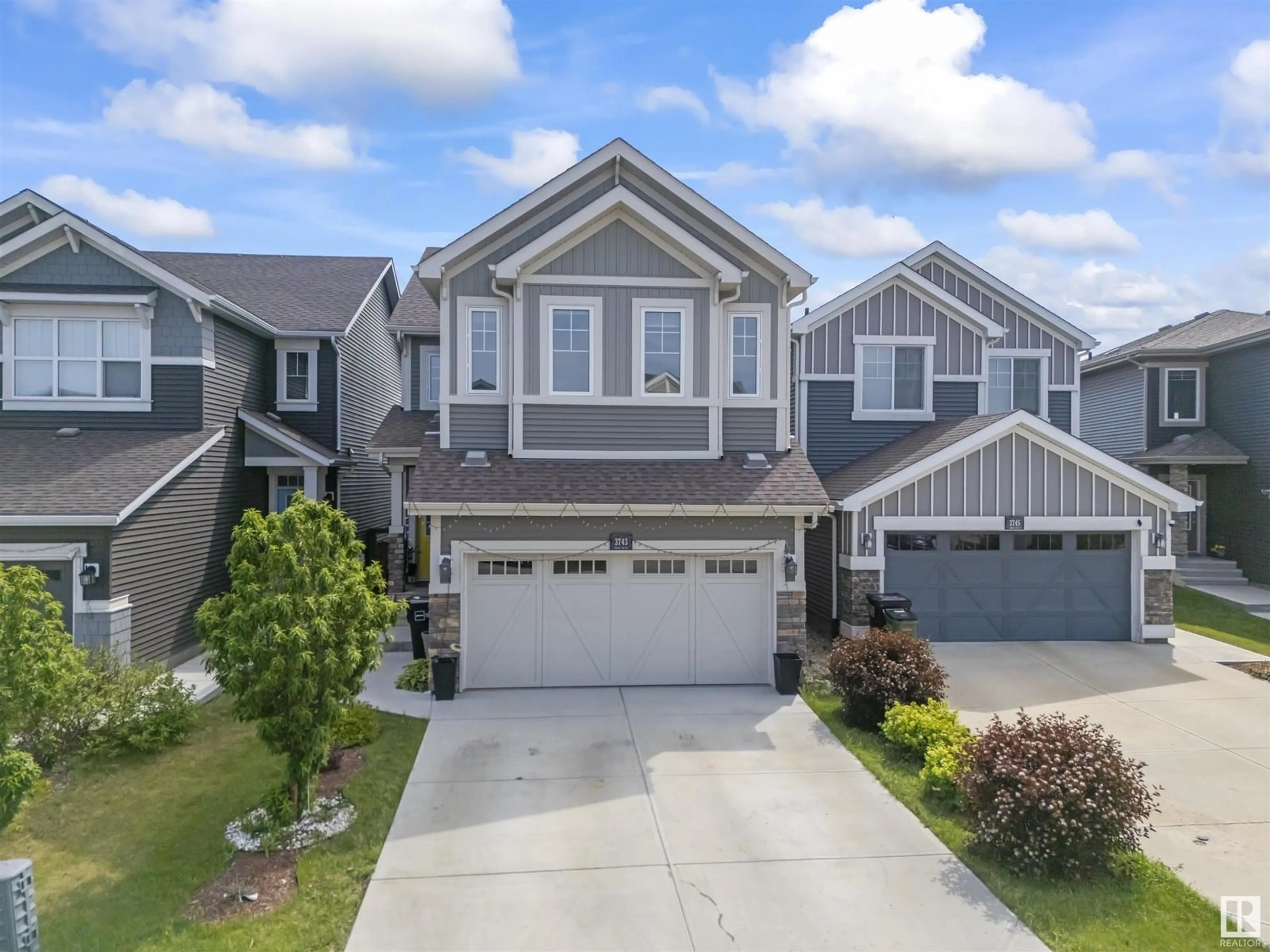 A pic from outside/outdoor area/front of a property/back of a property/a pic from drone, street for 3743 CHERRY LO, Edmonton Alberta T6X2K8