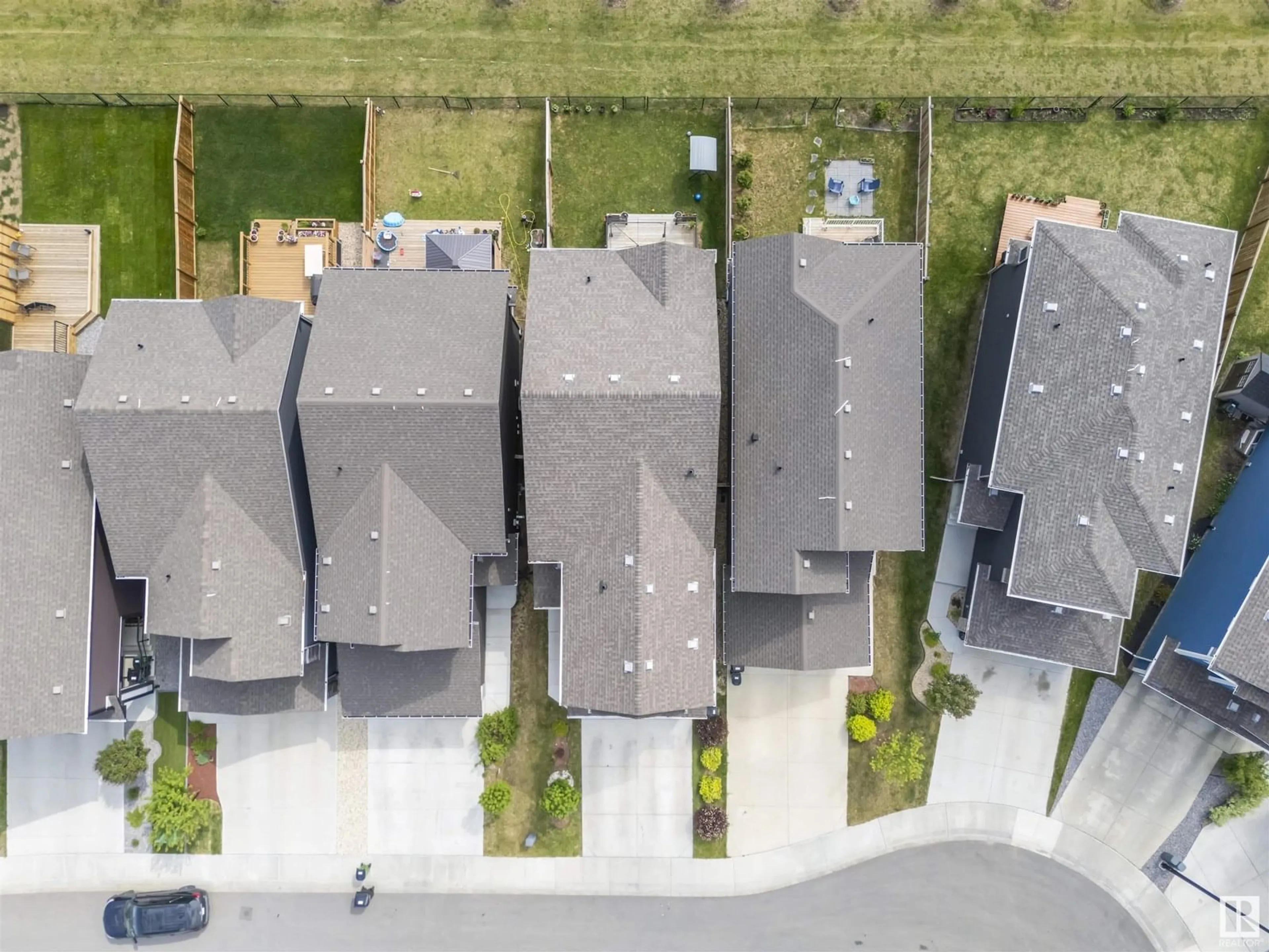 A pic from outside/outdoor area/front of a property/back of a property/a pic from drone, street for 3743 CHERRY LO, Edmonton Alberta T6X2K8