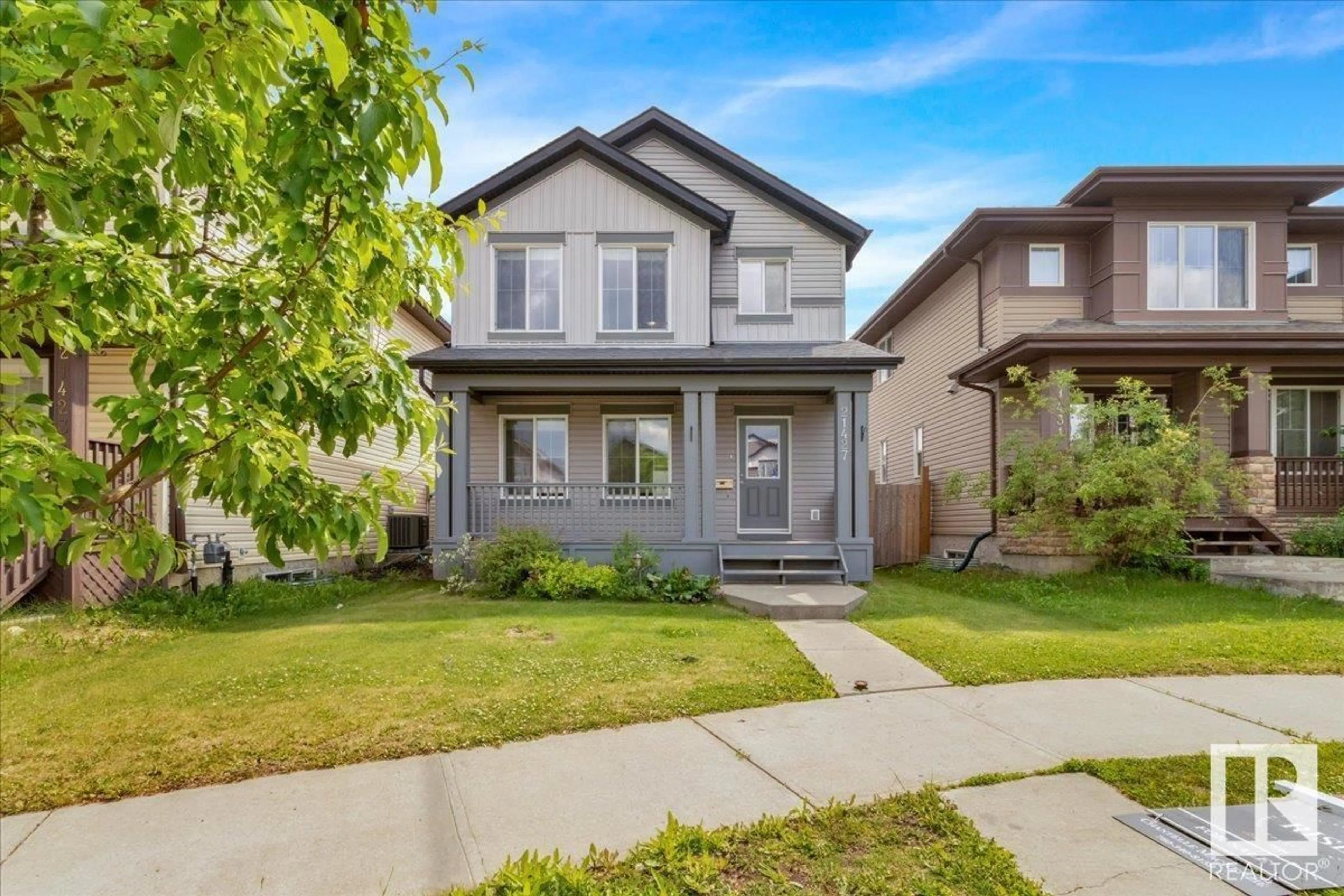 Home with vinyl exterior material, street for 21427 95 AV, Edmonton Alberta T5T4C9