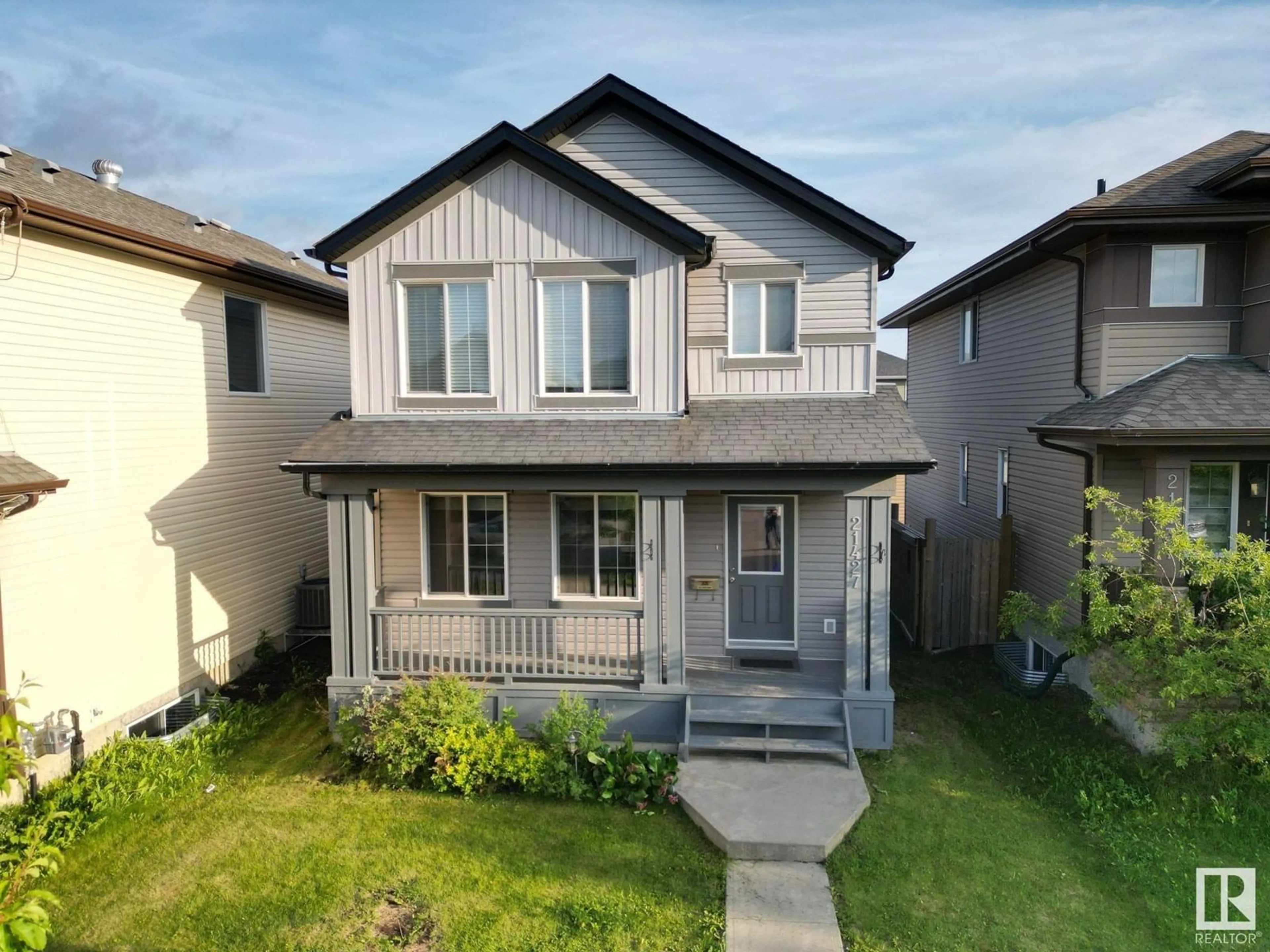 Home with vinyl exterior material, street for 21427 95 AV, Edmonton Alberta T5T4C9