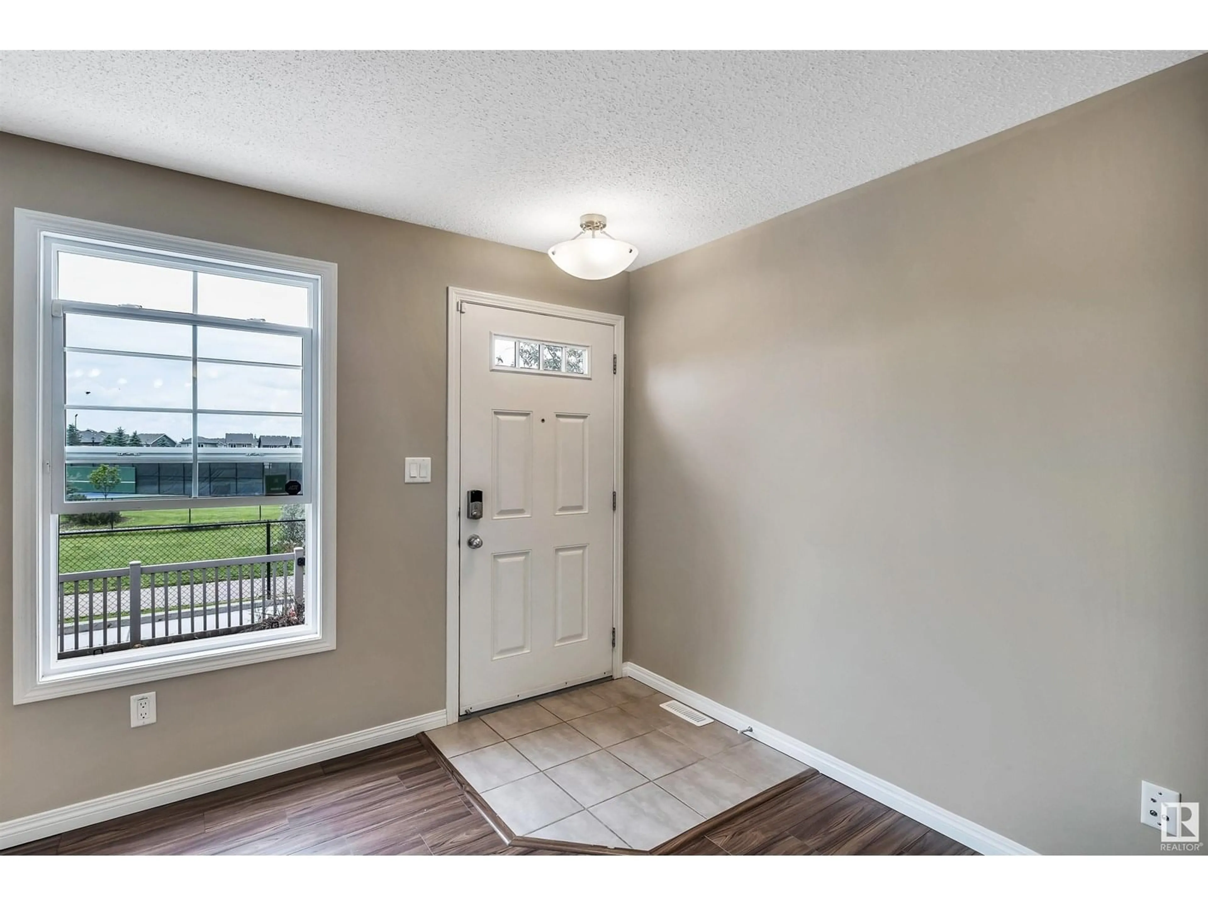 Indoor entryway for 4029 - 60 ORCHARDS DR, Edmonton Alberta T6X1V2