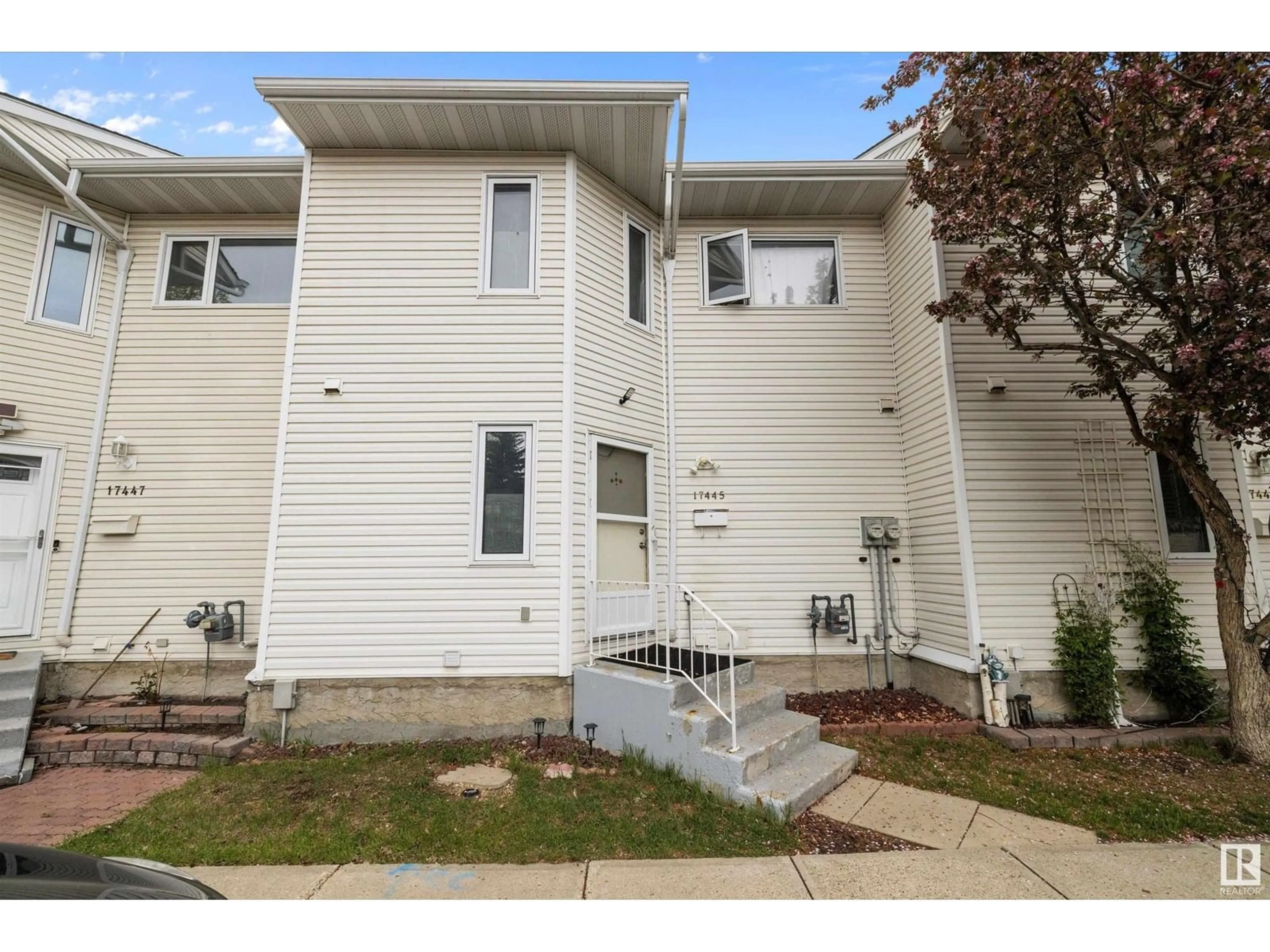 Unknown for 17445 92 AV, Edmonton Alberta T5T3W6