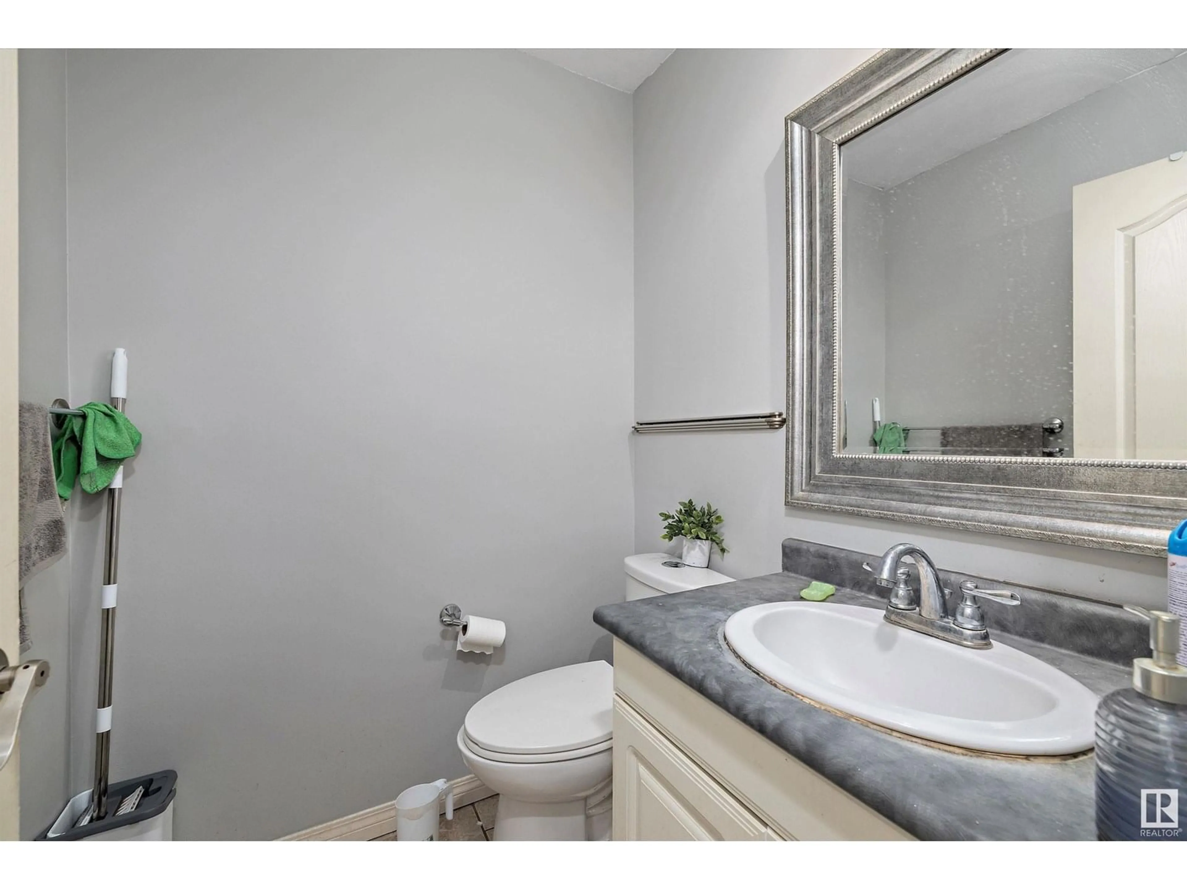 Standard bathroom, ceramic/tile floor for 17445 92 AV, Edmonton Alberta T5T3W6